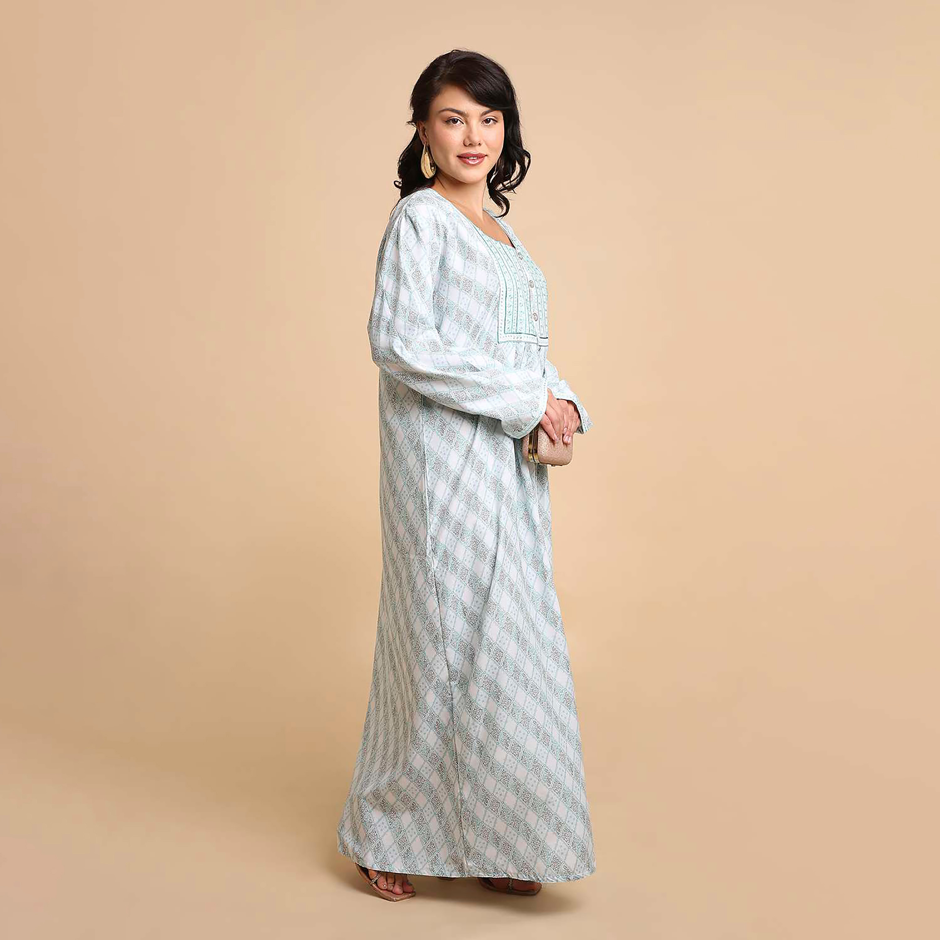 جلابية نسائية بنقشة هندسية وتطريز على الصدر من هنا آند سارة-women-arabicclothing-jalabiyas-image-4