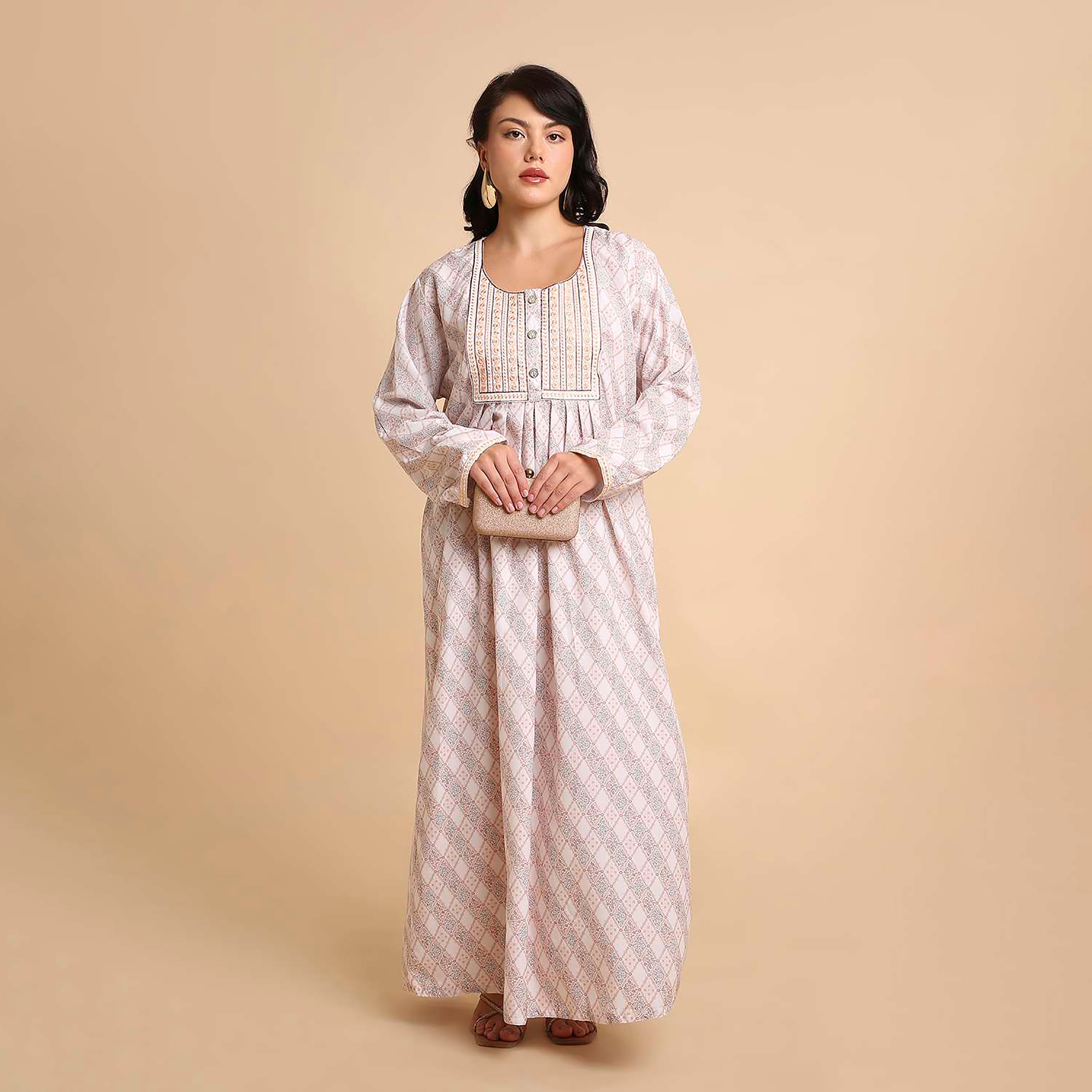 جلابية نسائية بنقشة هندسية وتطريز على الصدر من هنا آند سارة-women-arabicclothing-jalabiyas-image-11