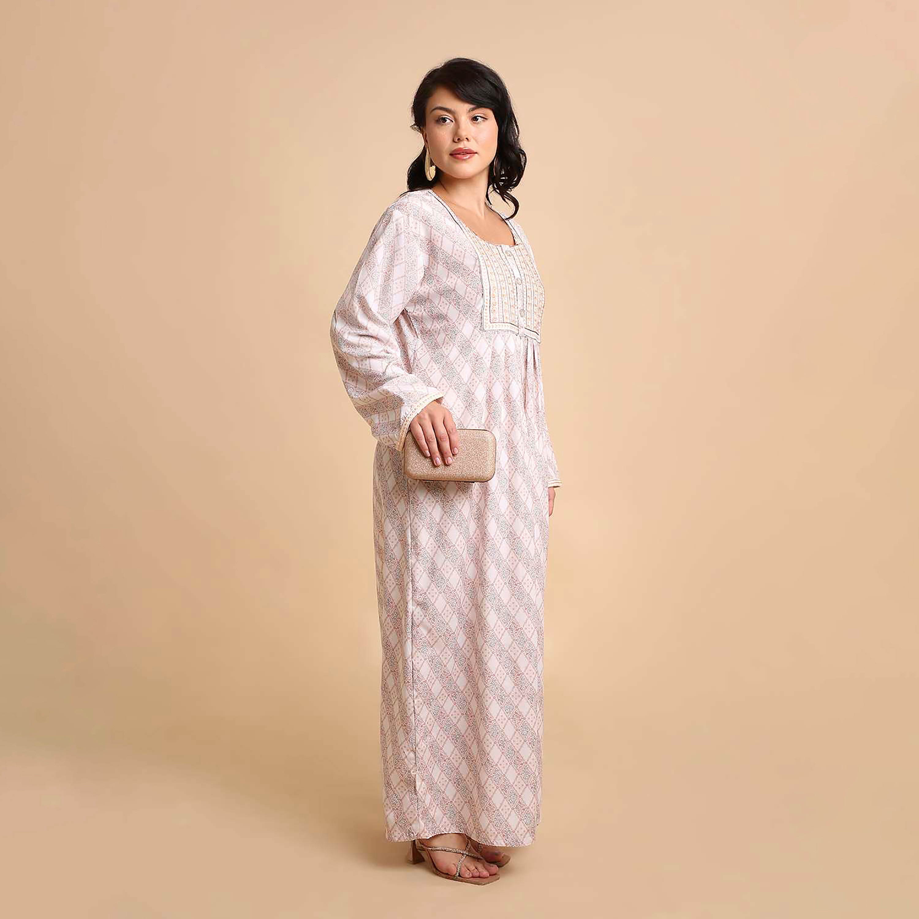 جلابية نسائية بنقشة هندسية وتطريز على الصدر من هنا آند سارة-women-arabicclothing-jalabiyas-image-14