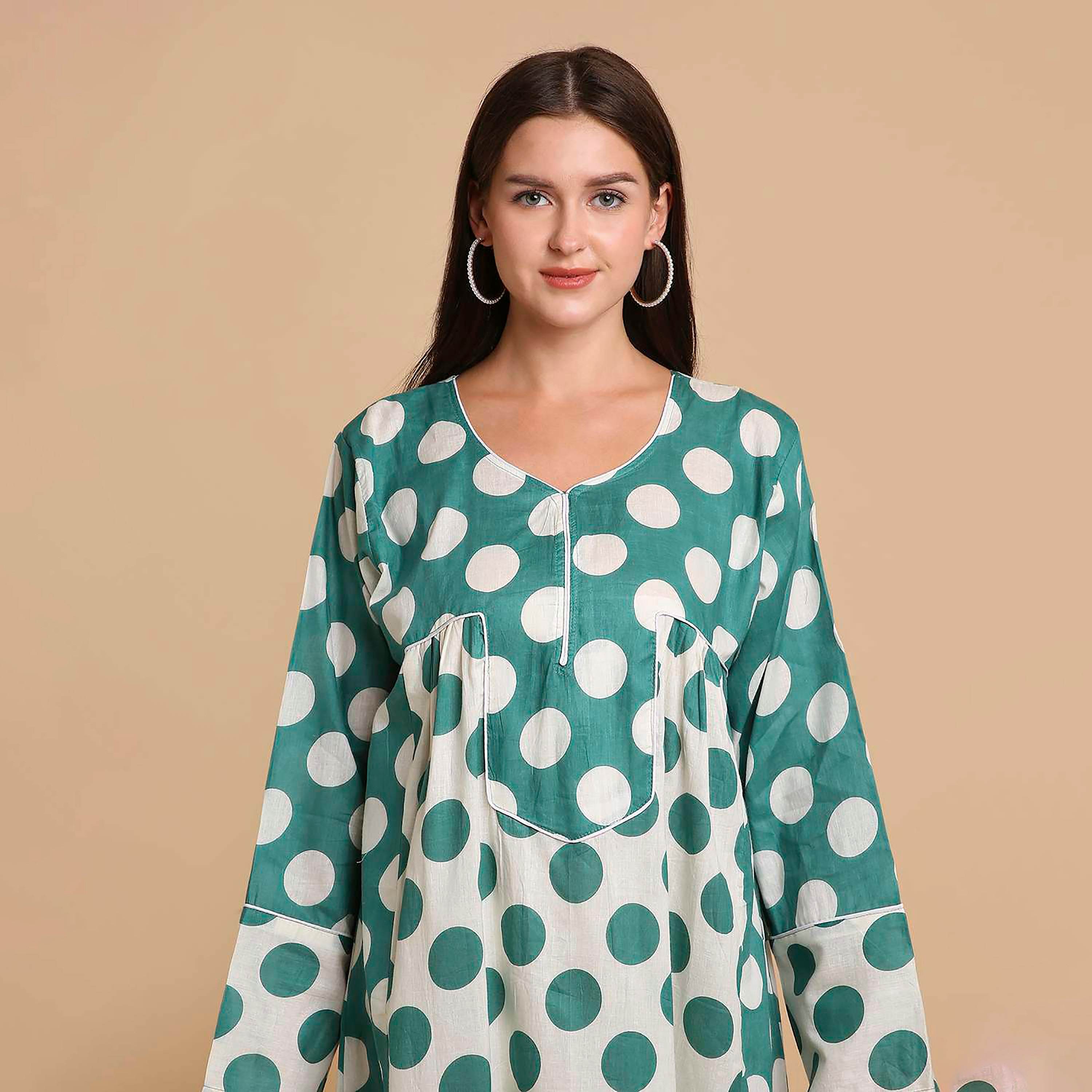 جلابية نسائية قطنية بنقاط بولكا وأكمام ذات أساور عريضة من هنا آند سارة-women-arabicclothing-jalabiyas-image-7
