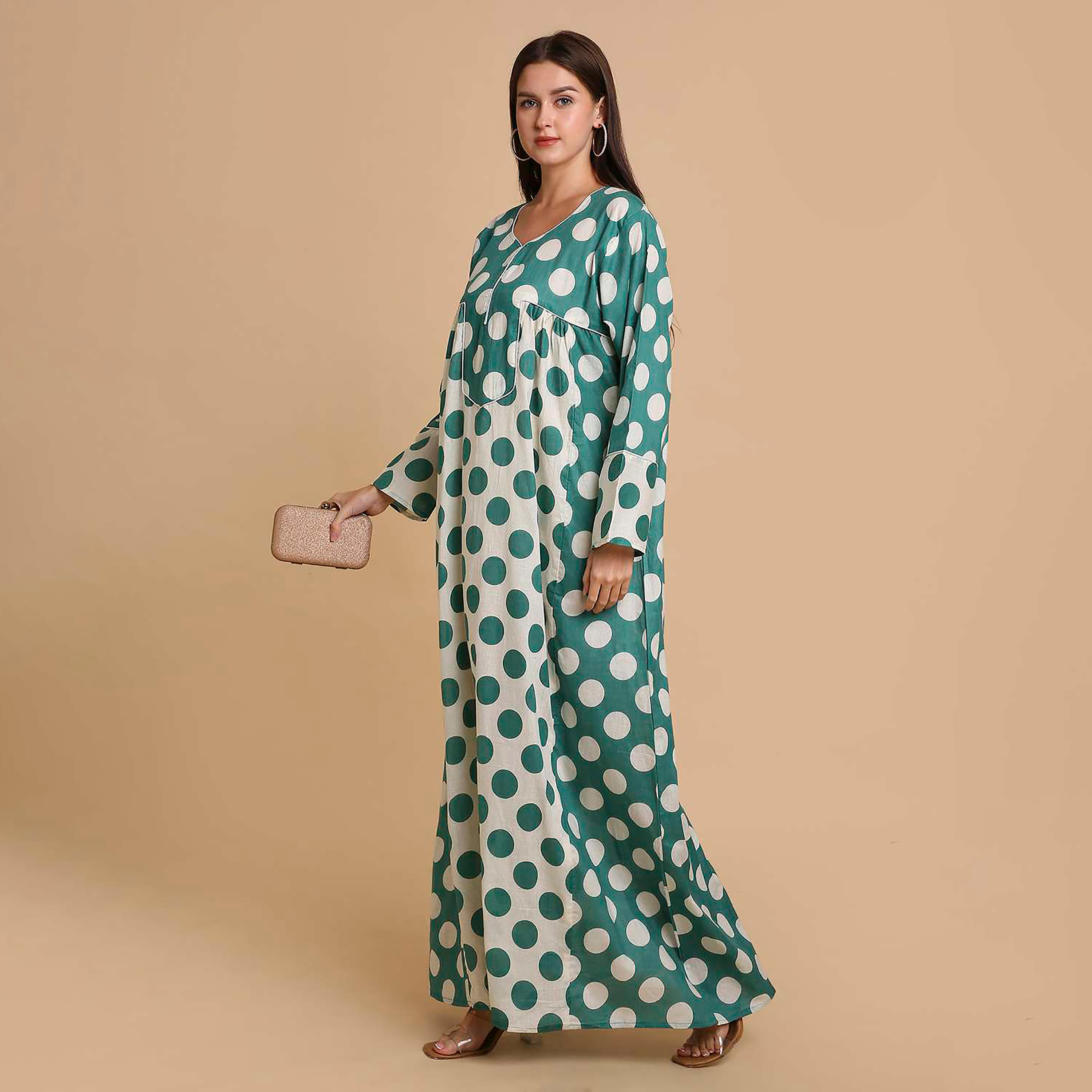جلابية نسائية قطنية بنقاط بولكا وأكمام ذات أساور عريضة من هنا آند سارة-women-arabicclothing-jalabiyas-image-8