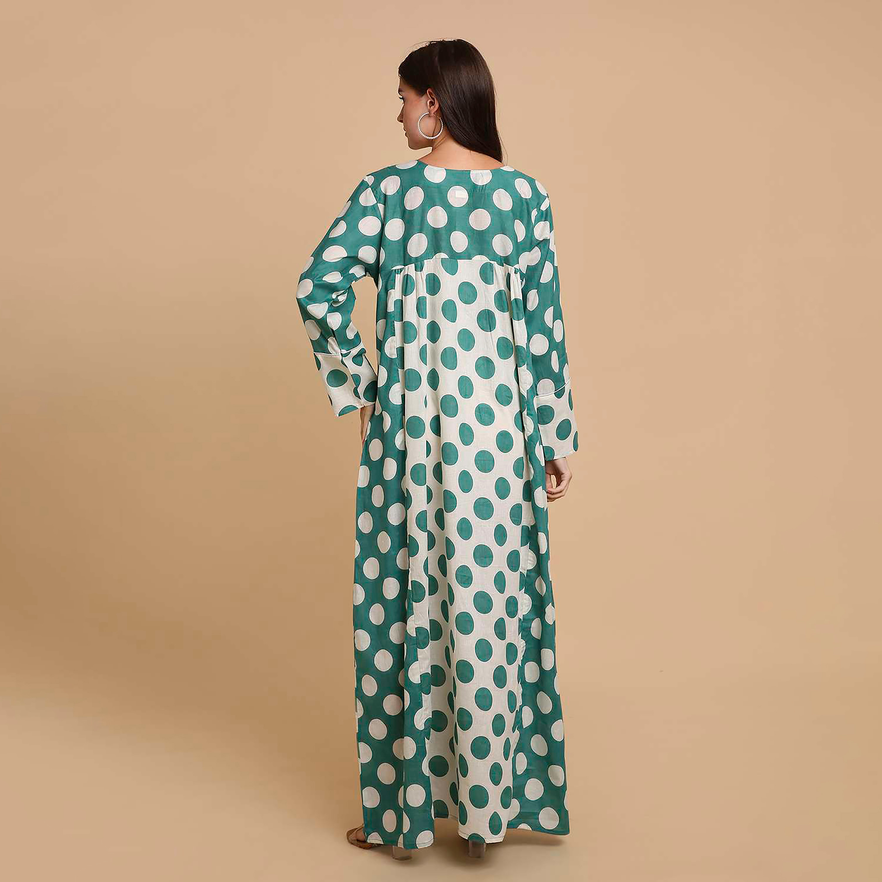 جلابية نسائية قطنية بنقاط بولكا وأكمام ذات أساور عريضة من هنا آند سارة-women-arabicclothing-jalabiyas-image-10