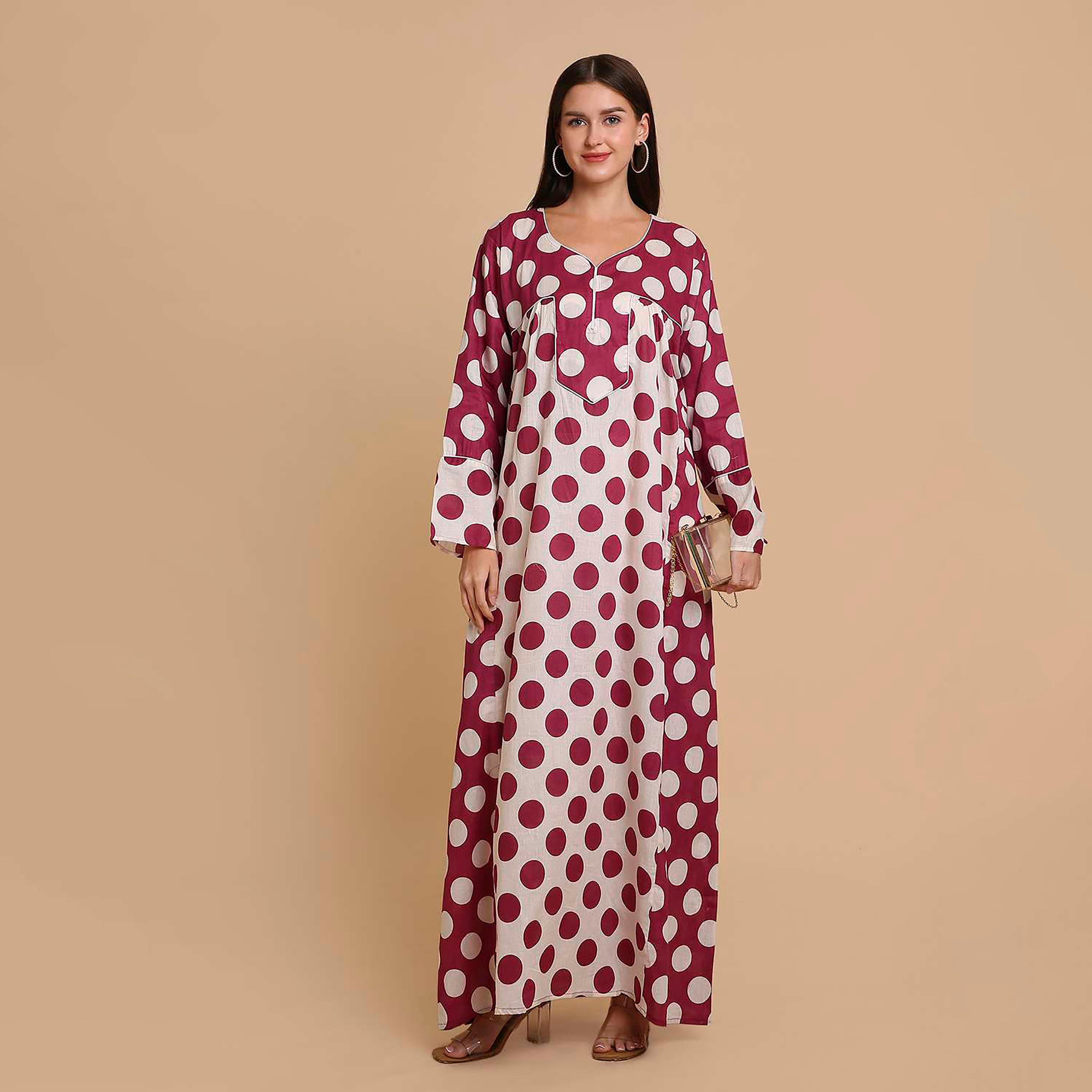 جلابية نسائية قطنية بنقاط بولكا وأكمام ذات أساور عريضة من هنا آند سارة-women-arabicclothing-jalabiyas-image-25