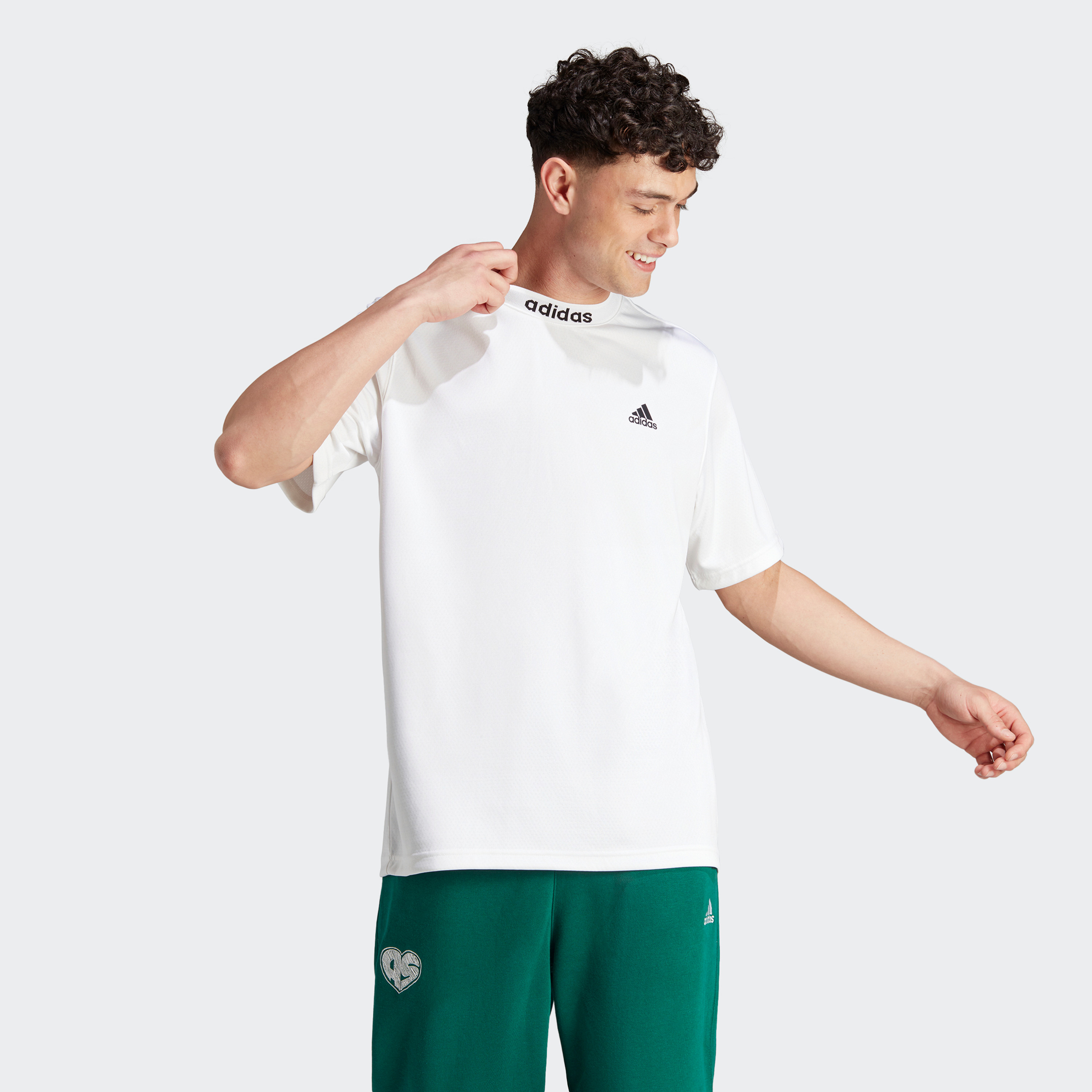 تي شيرت رياضي رجالي شبكي من الخلف من اديداس | او اي-men-clothing-sportswearandactivewear-tshirtsandpolos-image-1