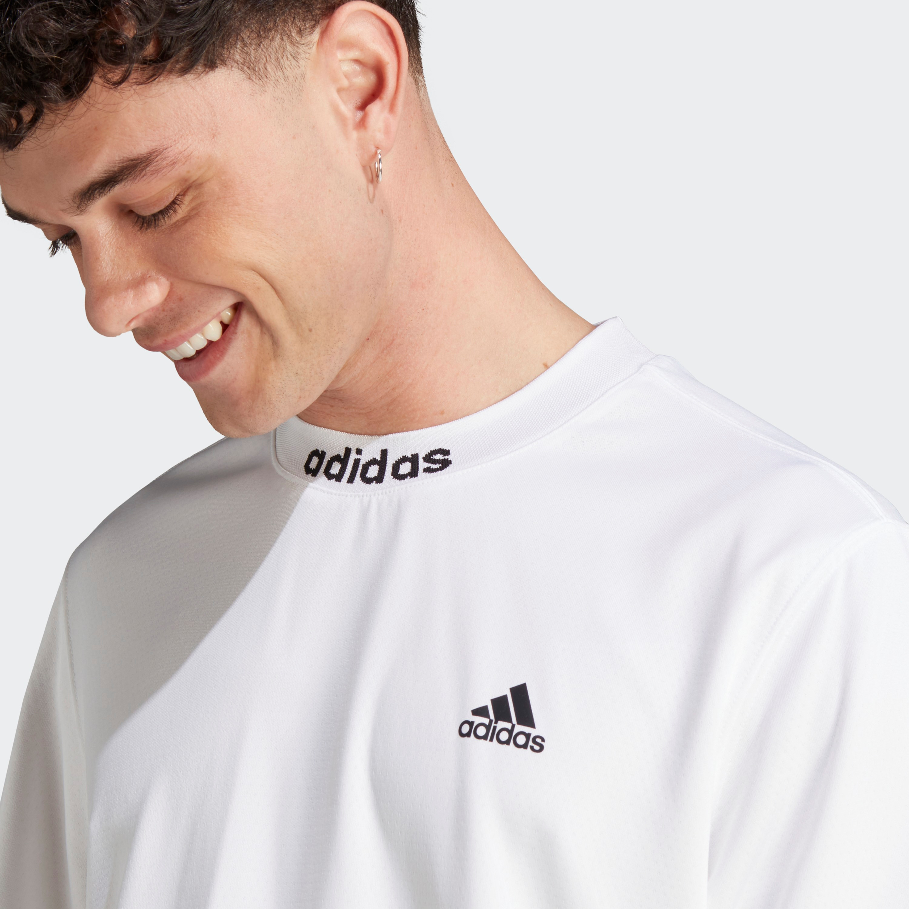تي شيرت رياضي رجالي شبكي من الخلف من اديداس | او اي-men-clothing-sportswearandactivewear-tshirtsandpolos-image-3