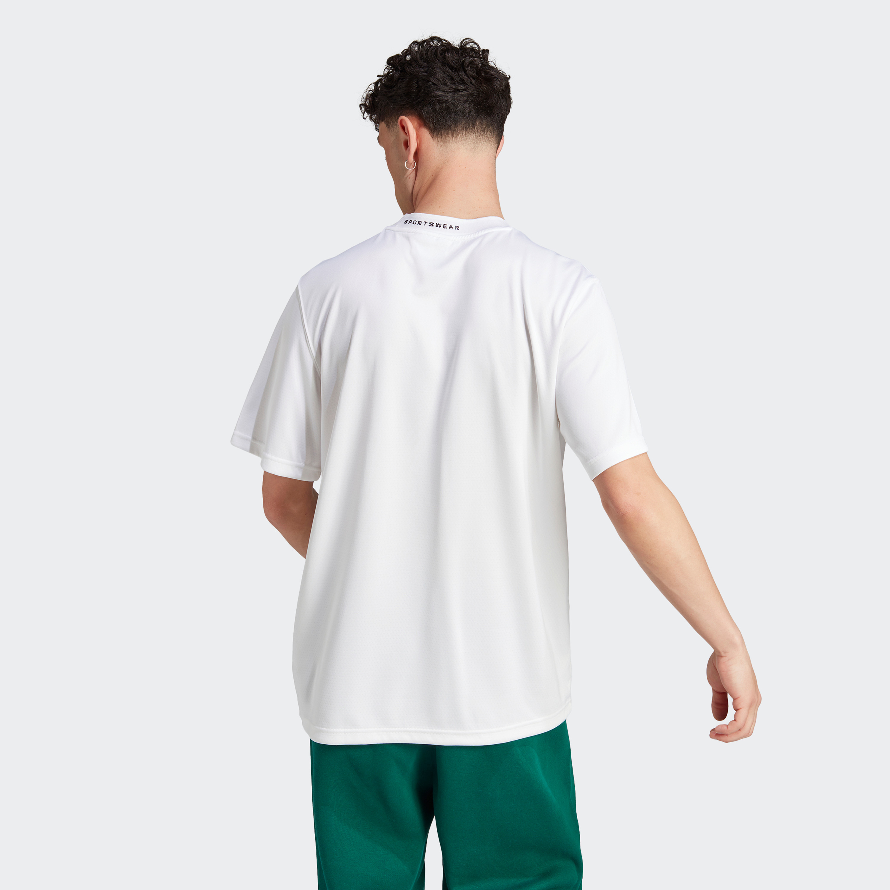 تي شيرت رياضي رجالي شبكي من الخلف من اديداس | او اي-men-clothing-sportswearandactivewear-tshirtsandpolos-image-4