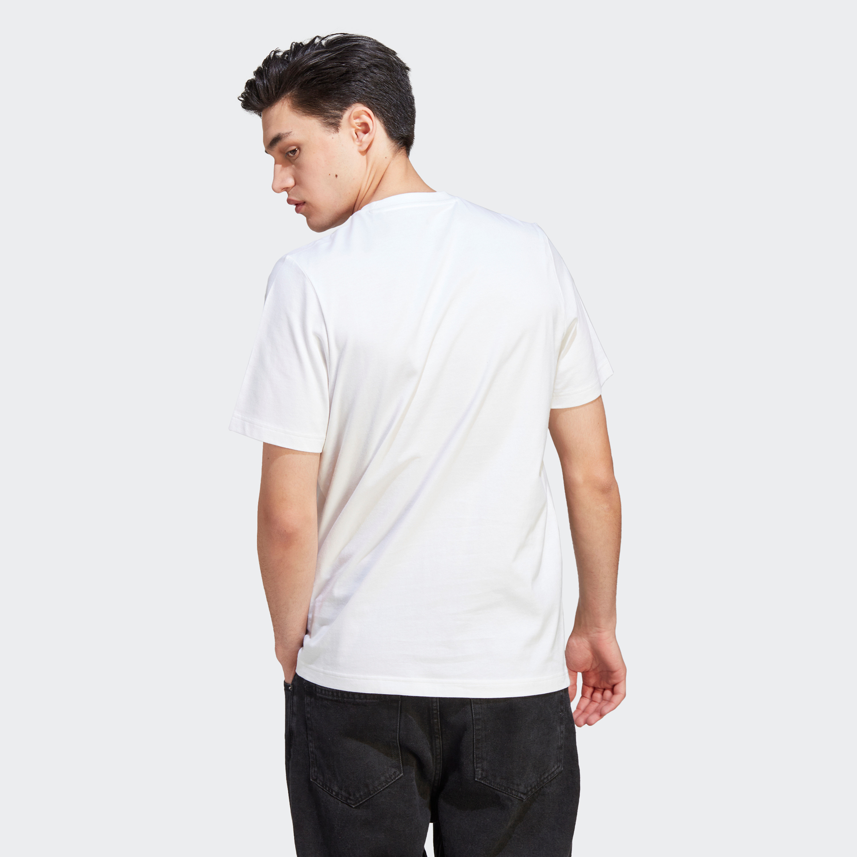 تي شيرت رياضي غير قابل للإنكار رجالي من اديداس | او اي-men-clothing-sportswearandactivewear-tshirtsandpolos-image-4