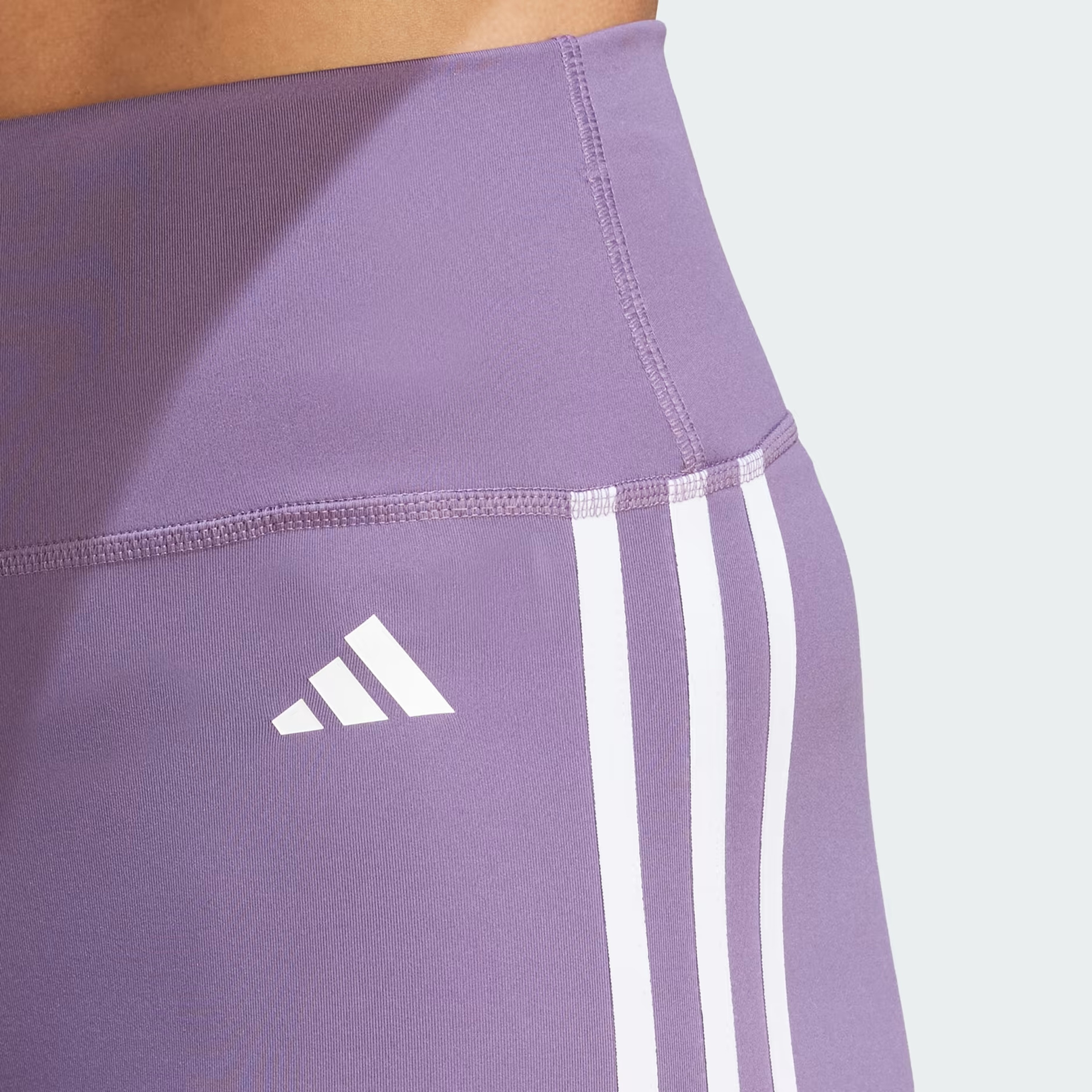 سروال رياضي اسنشيالز ضيق للنساء عالي الخصر بطبعة ثلاثة خطوط7\8 من اديداس | او اي-women-clothing-bottoms-leggings-image-3