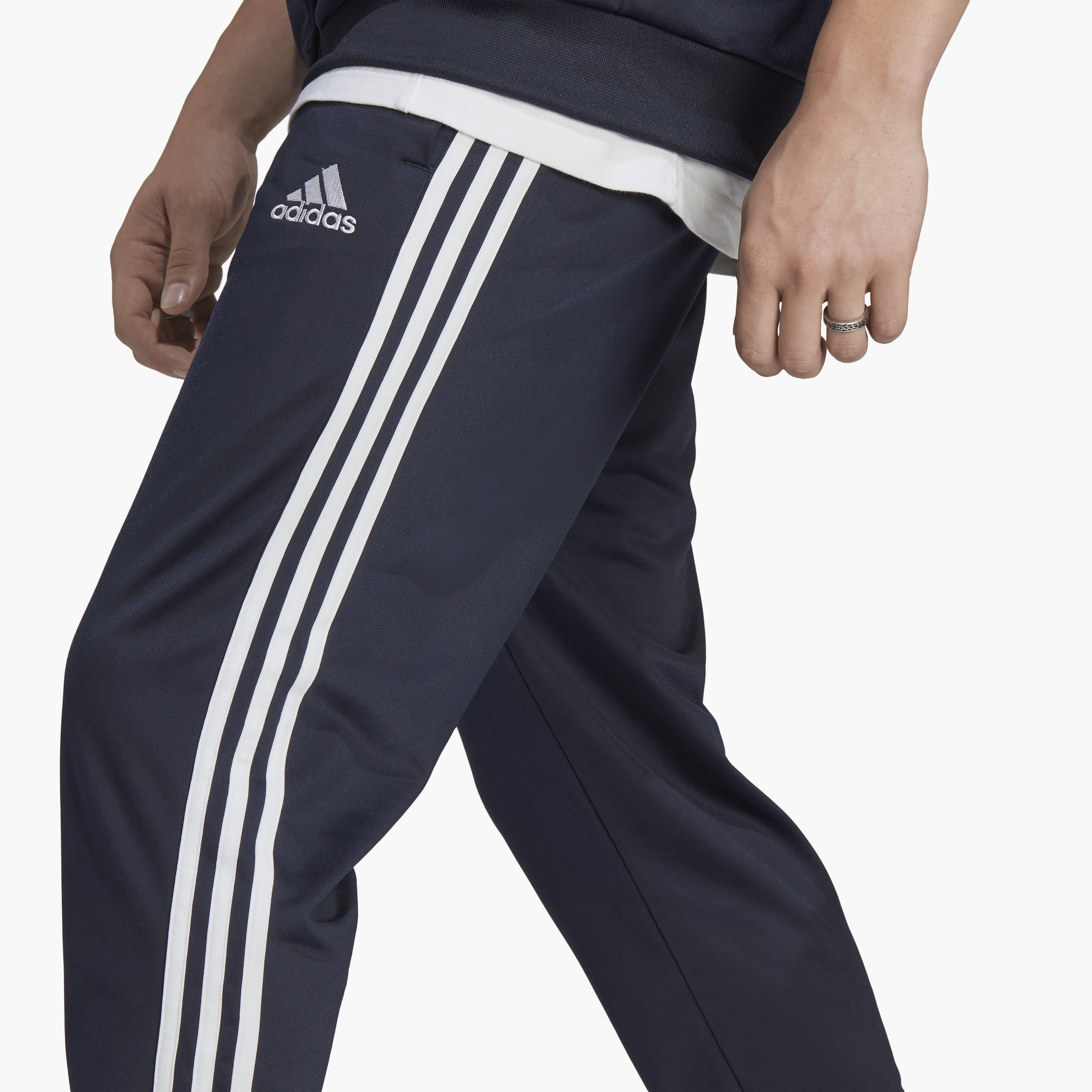تراك سوت ذو تريكوت أساسي بثلاثة خطوط من أديداس للرجال | OE-men-clothing-sportswearandactivewear-tracksuits-image-4