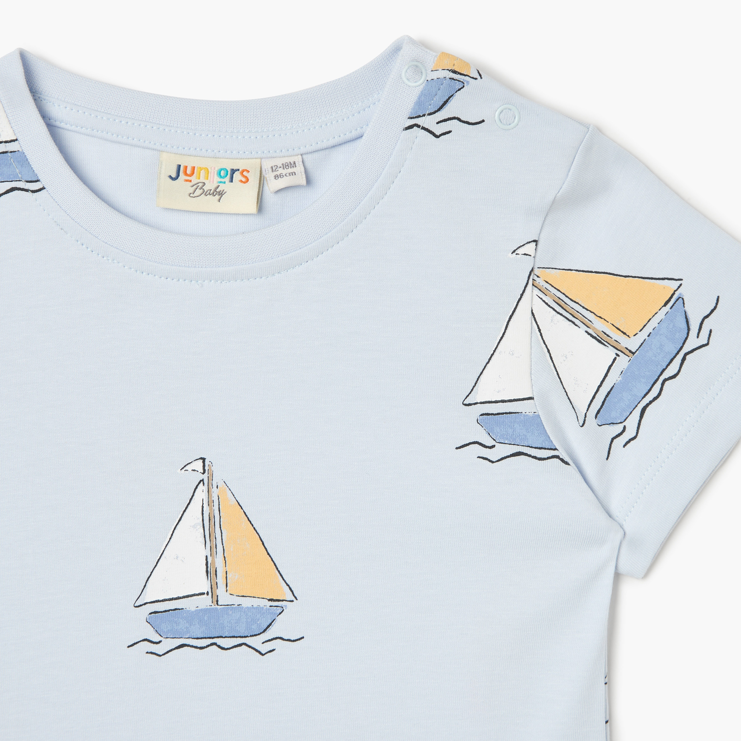 تيشيرت بياقة ضيّقة وأكمام قصيرة وطبعات من جونيورز-baby-boys-clothing-tshirtsandpolos-image-2