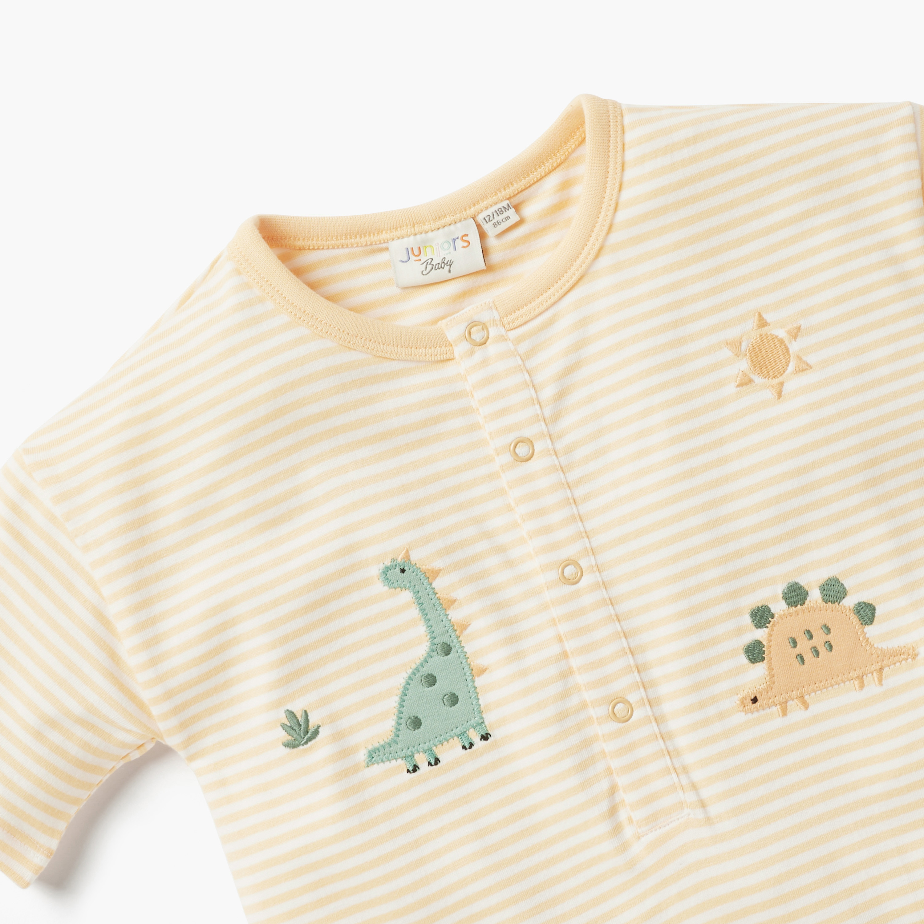 أفرول مخطط بأكمام قصيرة وزر إغلاق كبّاس من جونيورز-baby-boys-clothing-rompers-image-2