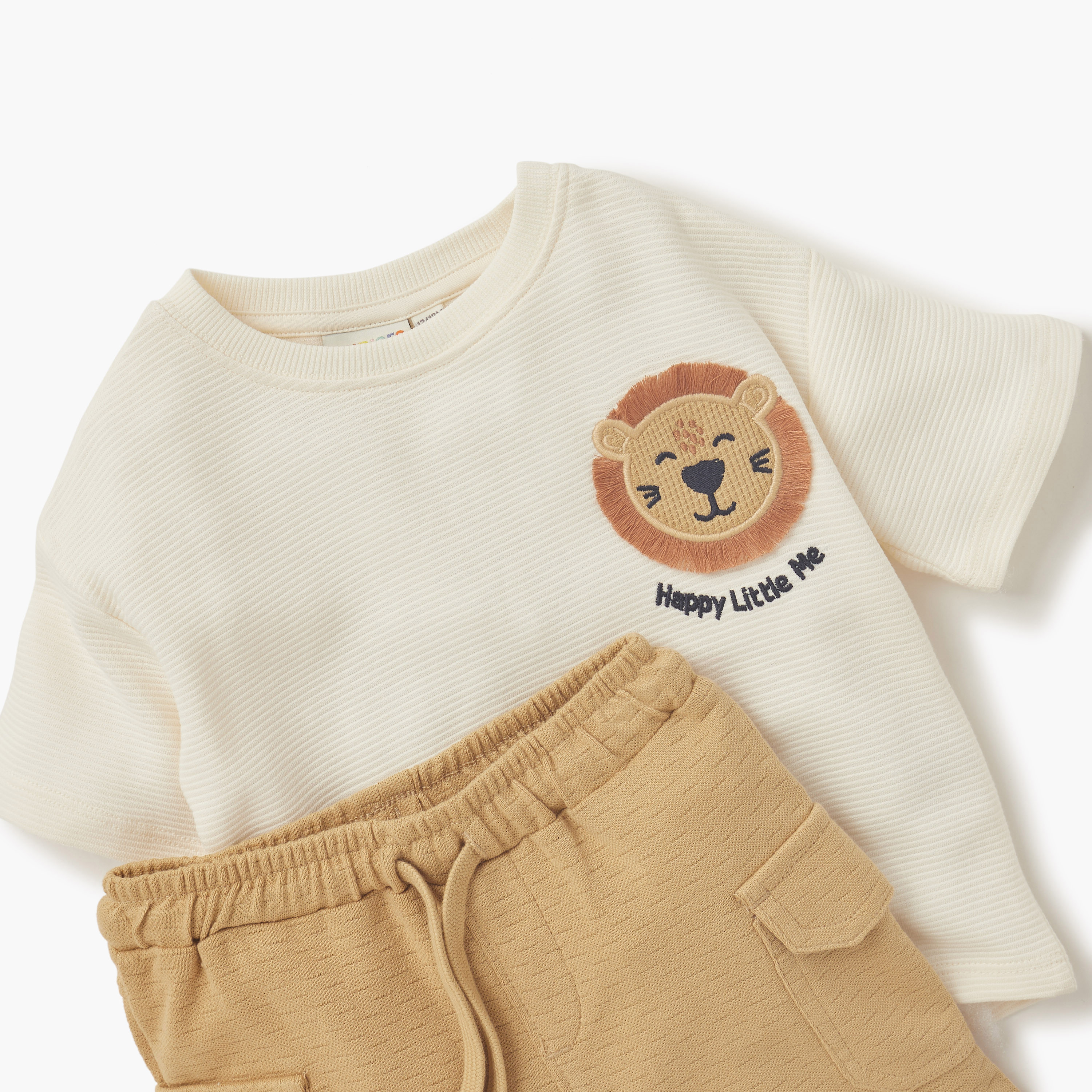 طقم تيشيرت مطرز مع شورت من جونيورز-baby-boys-clothing-setsandcoords-image-4