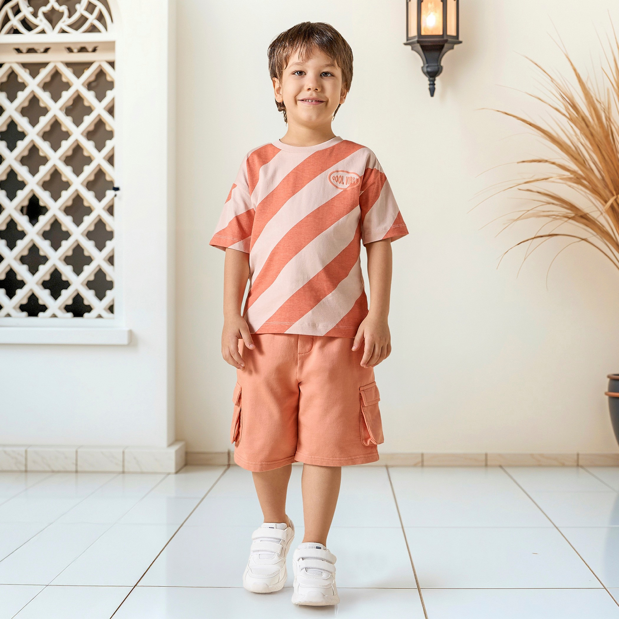 تيشيرت مخطط بياقة ضيقة وأكمام قصيرة من جونيورز-boys-clothing-tshirtsandpolos-image-2