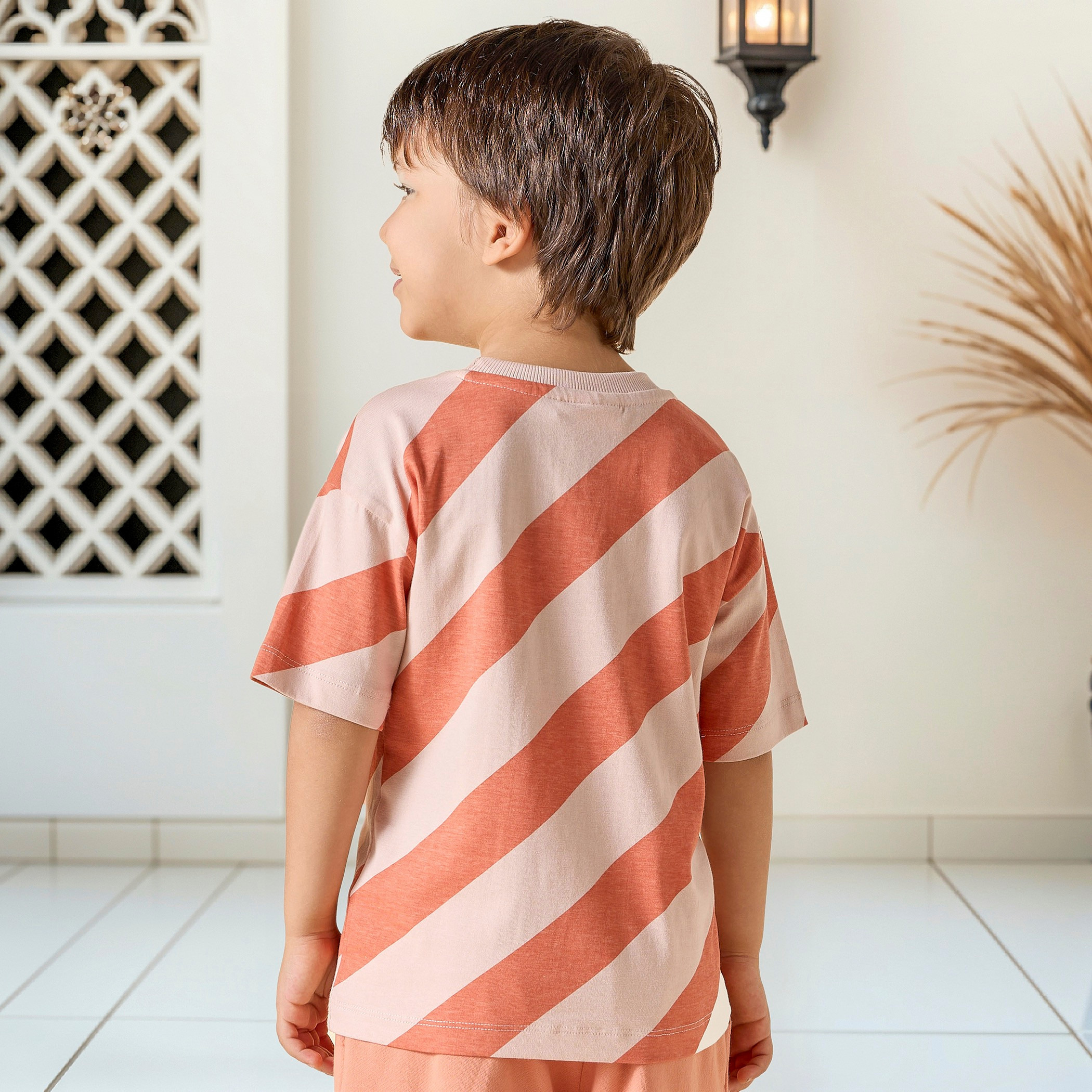 تيشيرت مخطط بياقة ضيقة وأكمام قصيرة من جونيورز-boys-clothing-tshirtsandpolos-image-3