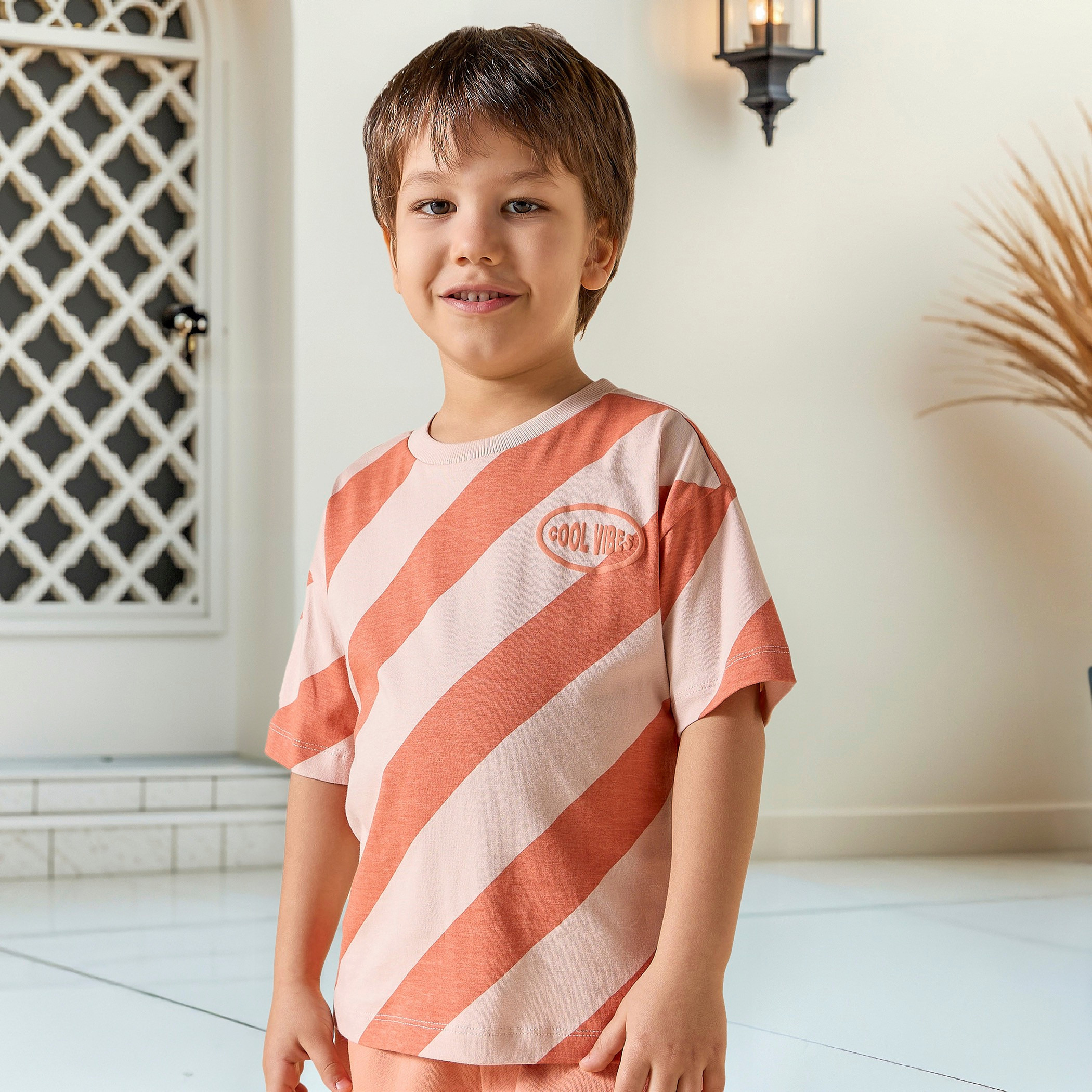 تيشيرت مخطط بياقة ضيقة وأكمام قصيرة من جونيورز-boys-clothing-tshirtsandpolos-image-6