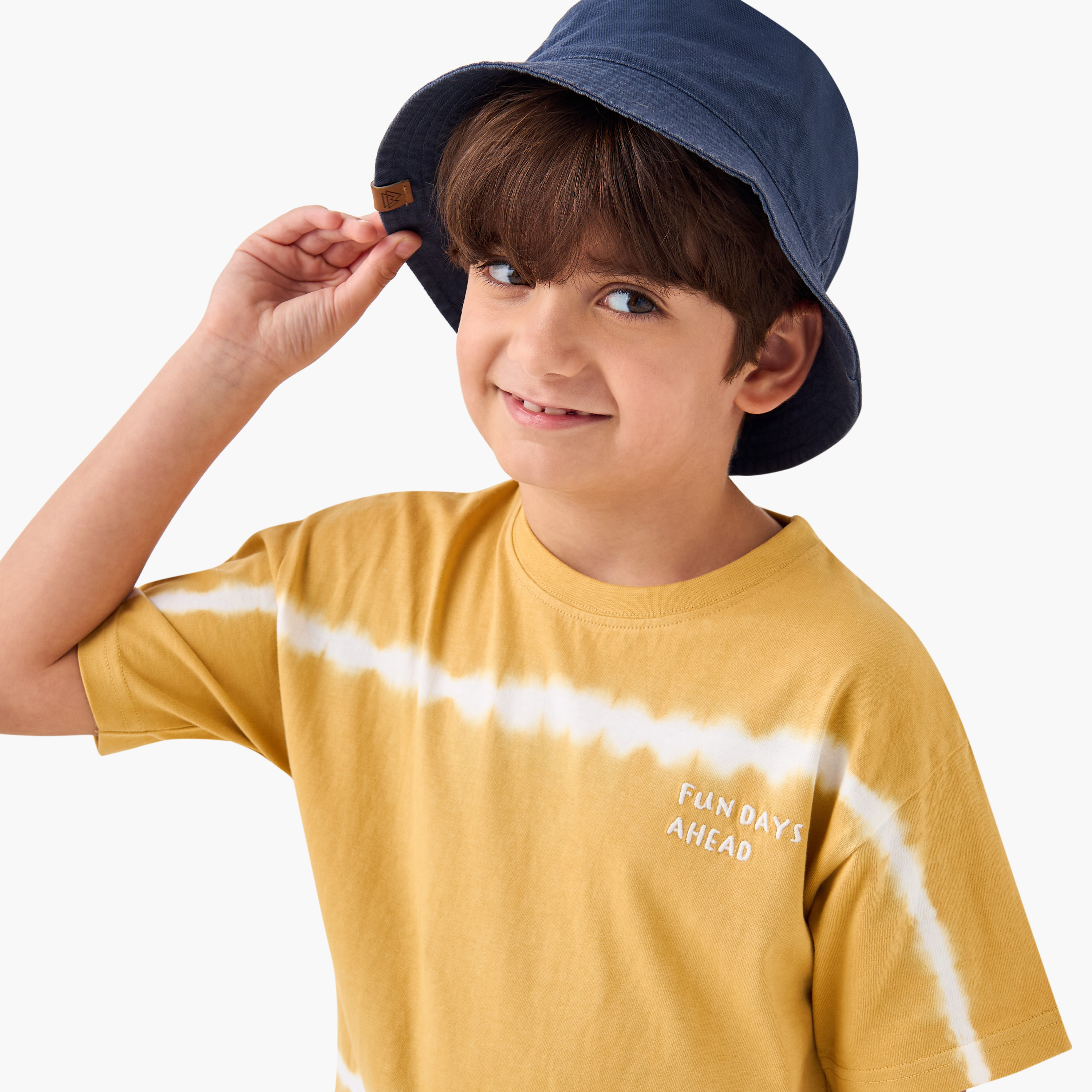 تيشيرت بياقة ضيّقة وأكمام قصيرة وطبعات مصبوغة من جونيورز-boys-clothing-tshirtsandpolos-image-4