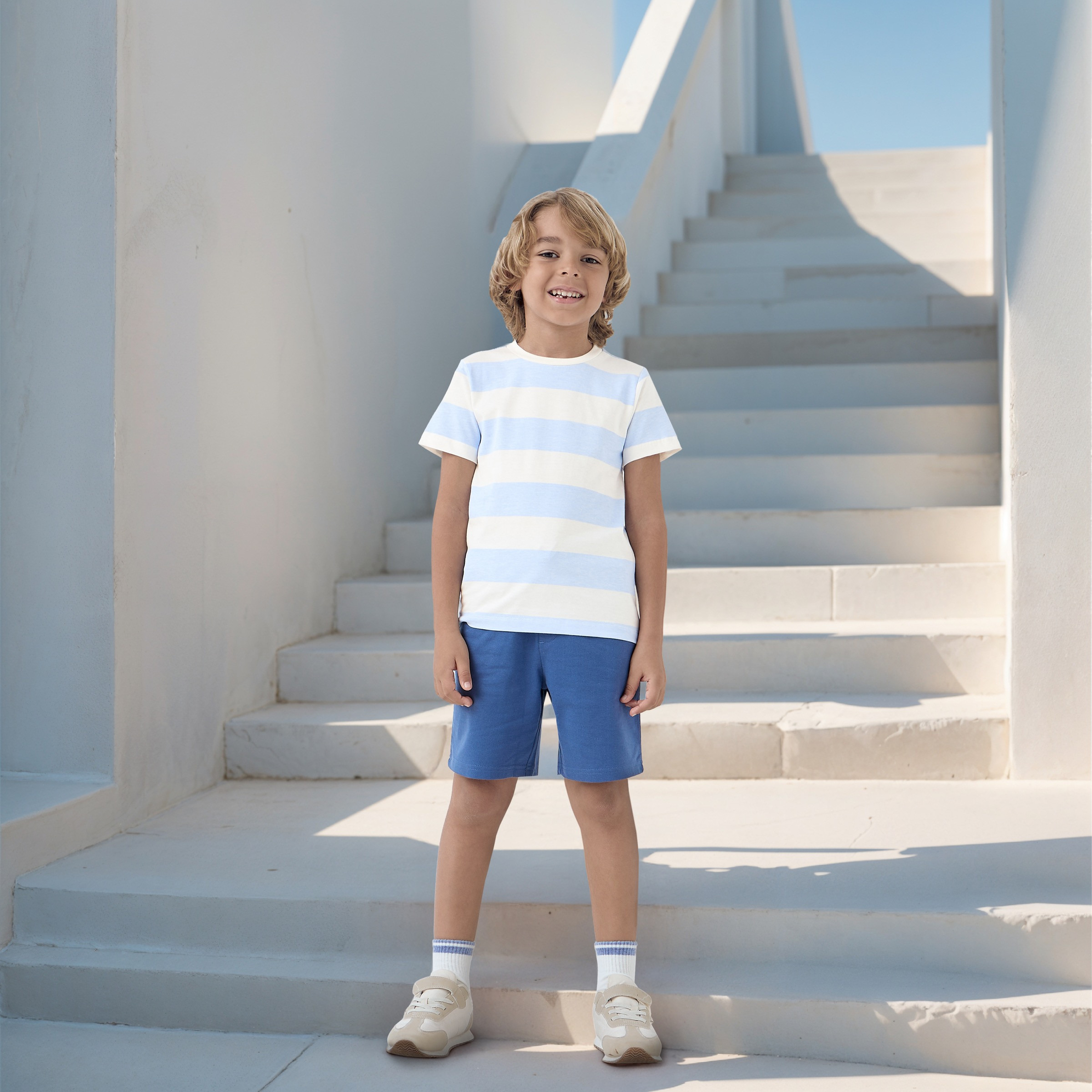تيشيرت مخطط بياقة ضيقة وأكمام قصيرة من جونيورز-boys-clothing-tshirtsandpolos-image-2