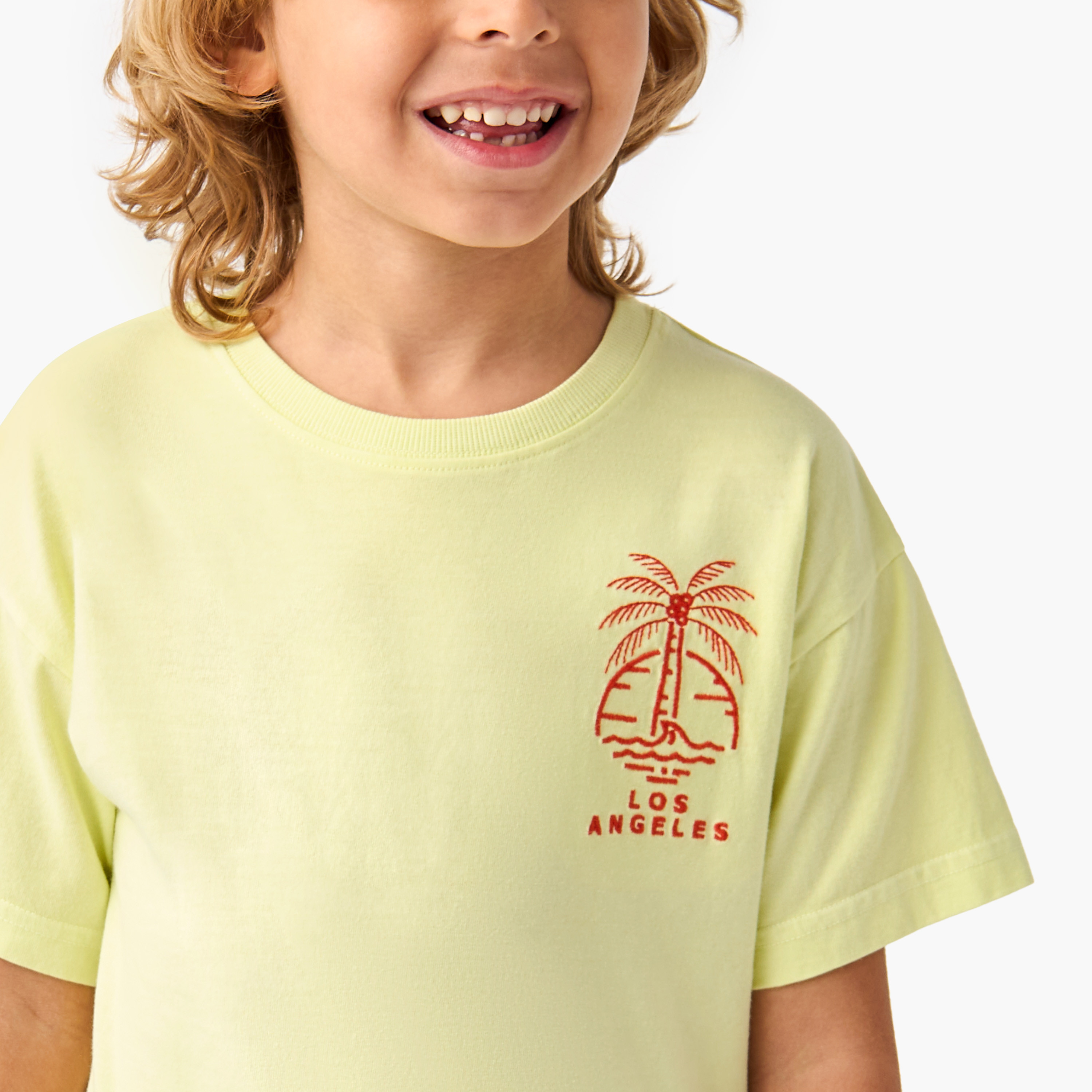 تيشيرت مطرز بأكمام قصيرة من جونيورز-boys-clothing-tshirtsandpolos-image-4