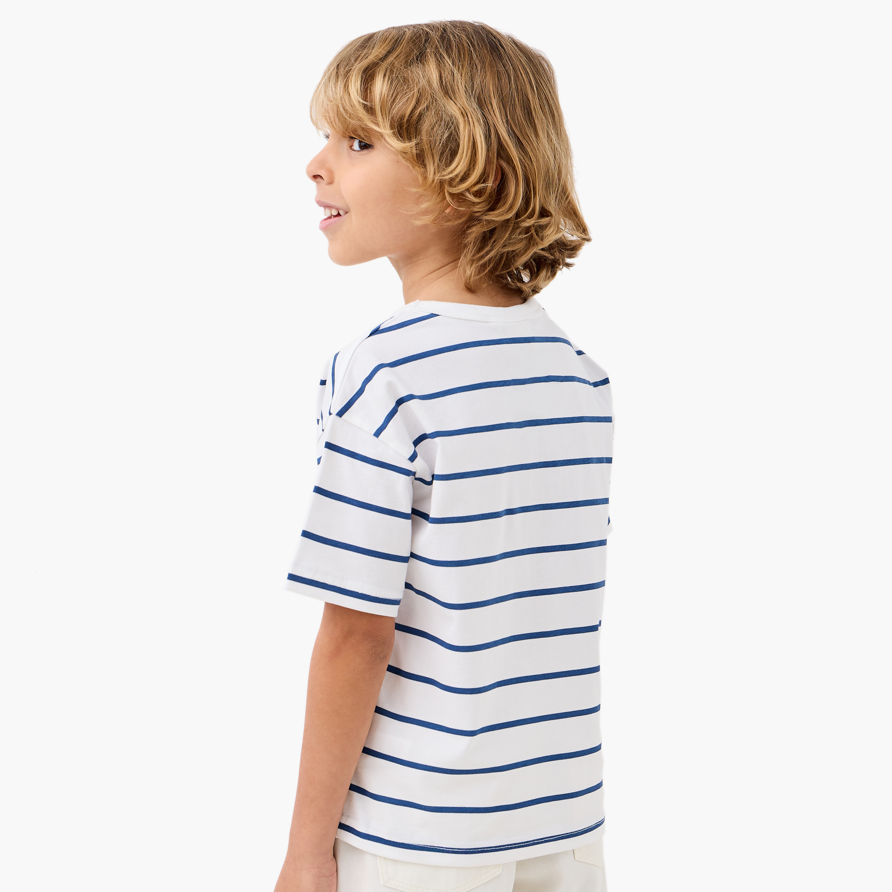 تيشيرت مخطط بياقة ضيقة وأكمام قصيرة من جونيورز-boys-clothing-tshirtsandpolos-image-3