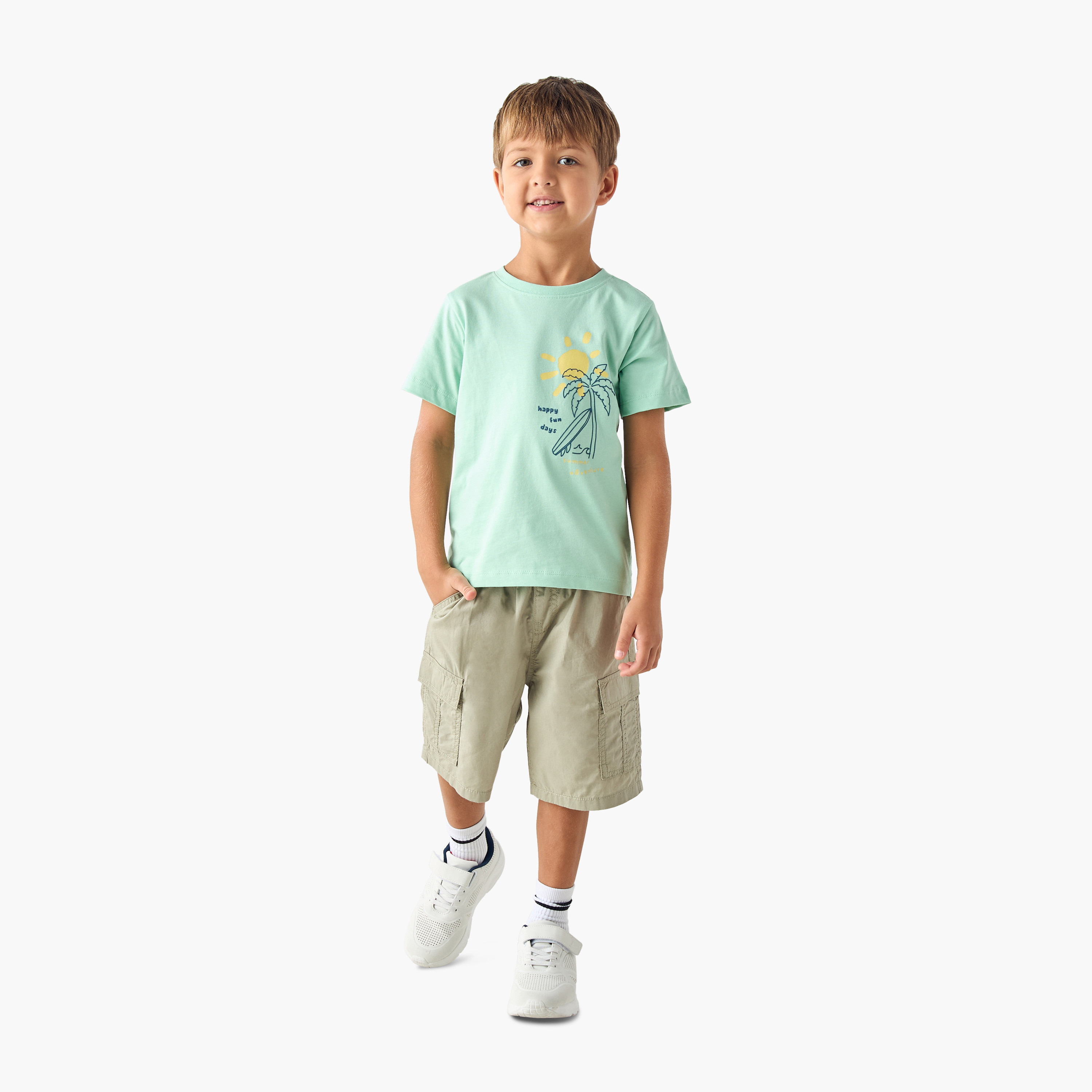شورت كارجو سادة برباط إغلاق وجيوب من جونيورز-baby-boys-clothing-bottoms-shorts-image-2