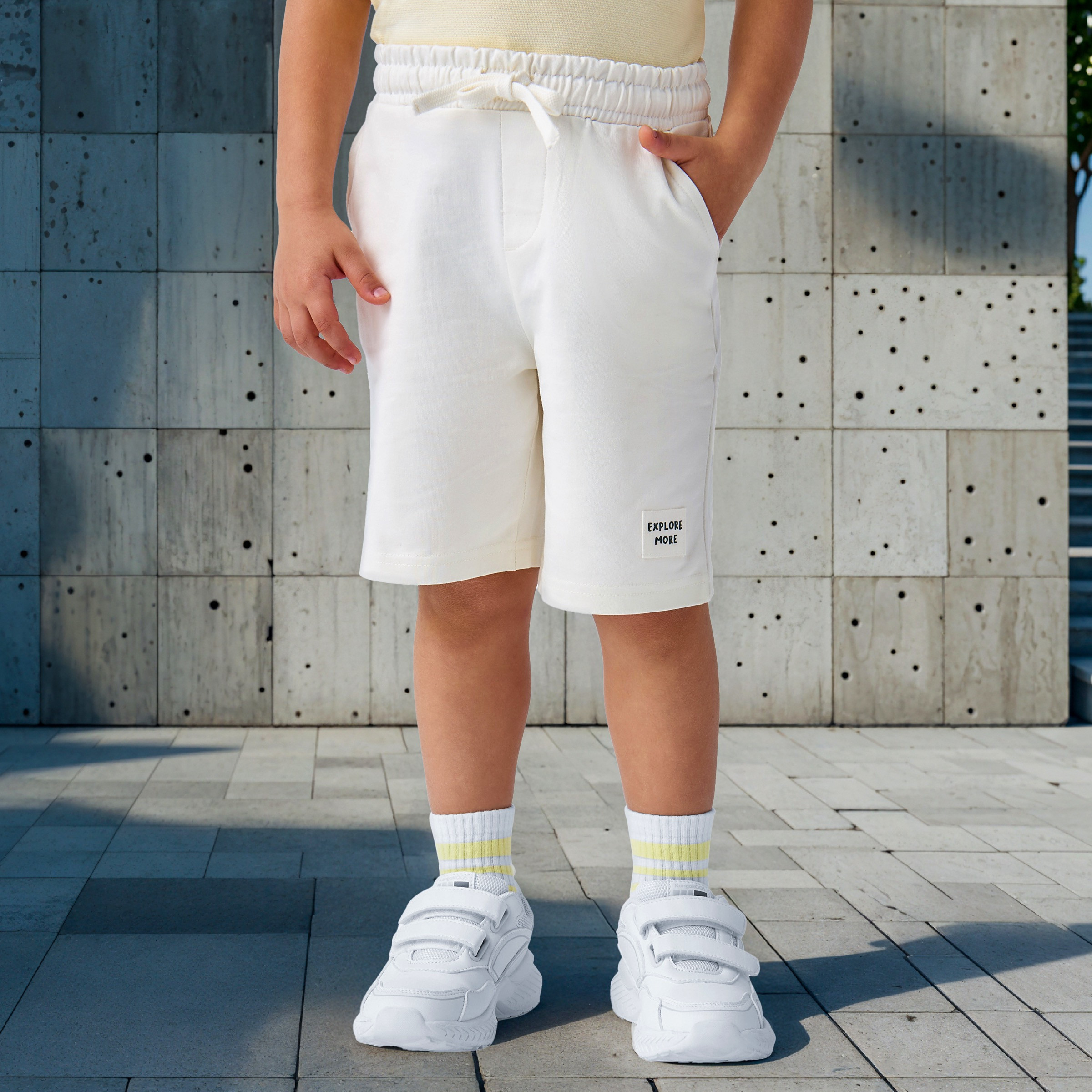شورت سادة برباط إغلاق وجيوب من جونيورز-baby-boys-clothing-bottoms-shorts-image-1