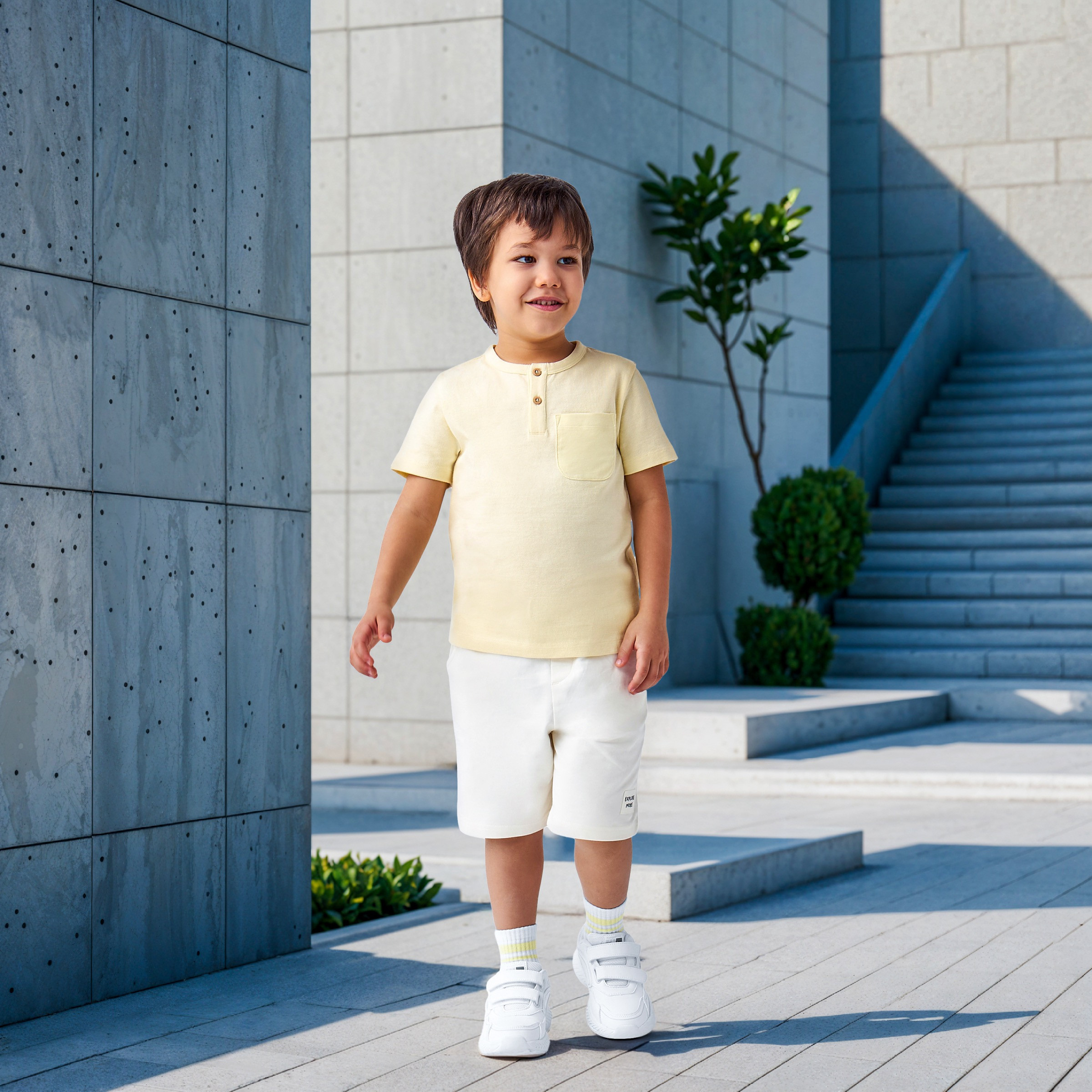 شورت سادة برباط إغلاق وجيوب من جونيورز-baby-boys-clothing-bottoms-shorts-image-2