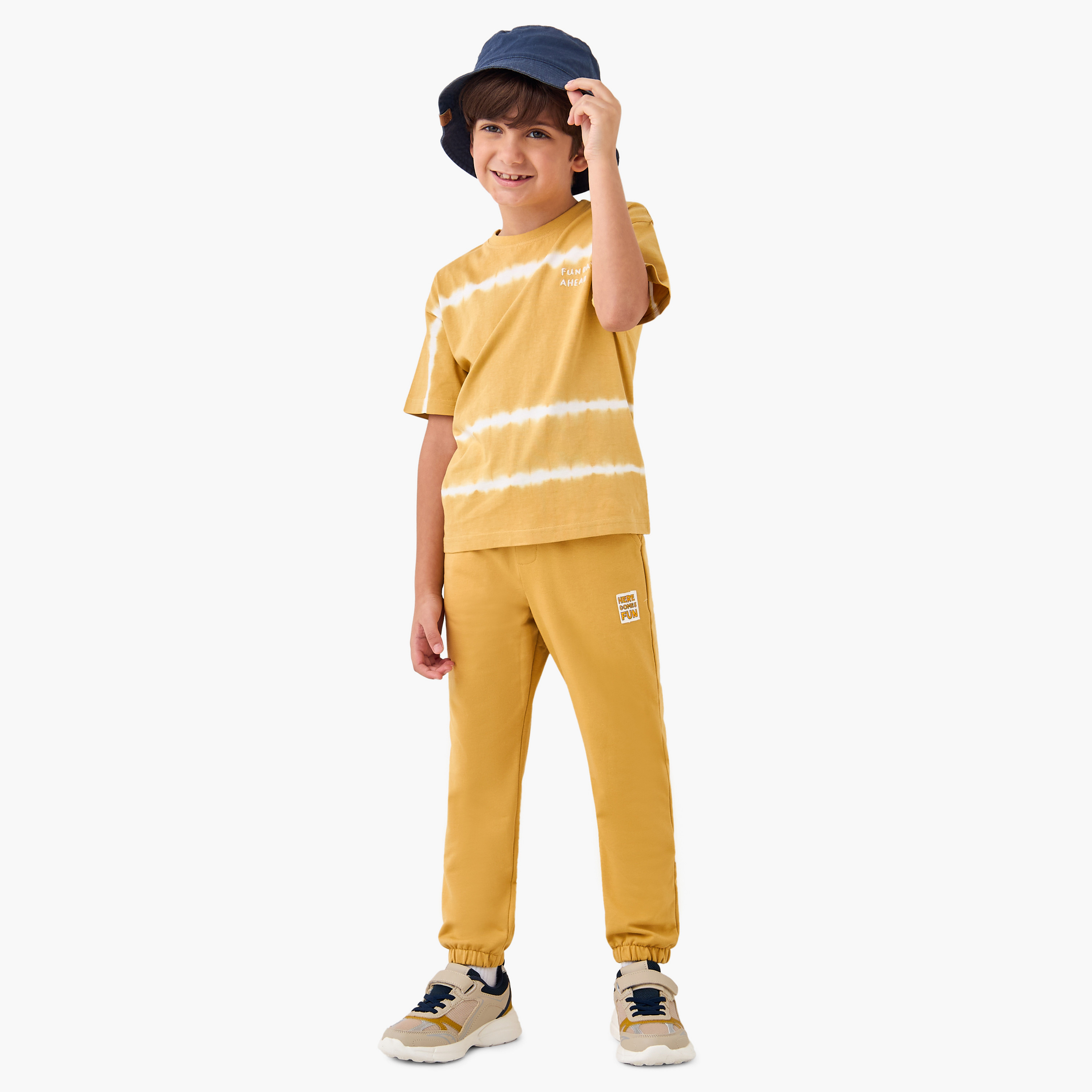 بنطلون رياضي برباط إغلاق وجيوب وزخارف من جونيورز-boys-clothing-bottoms-joggersandtrackpants-image-2