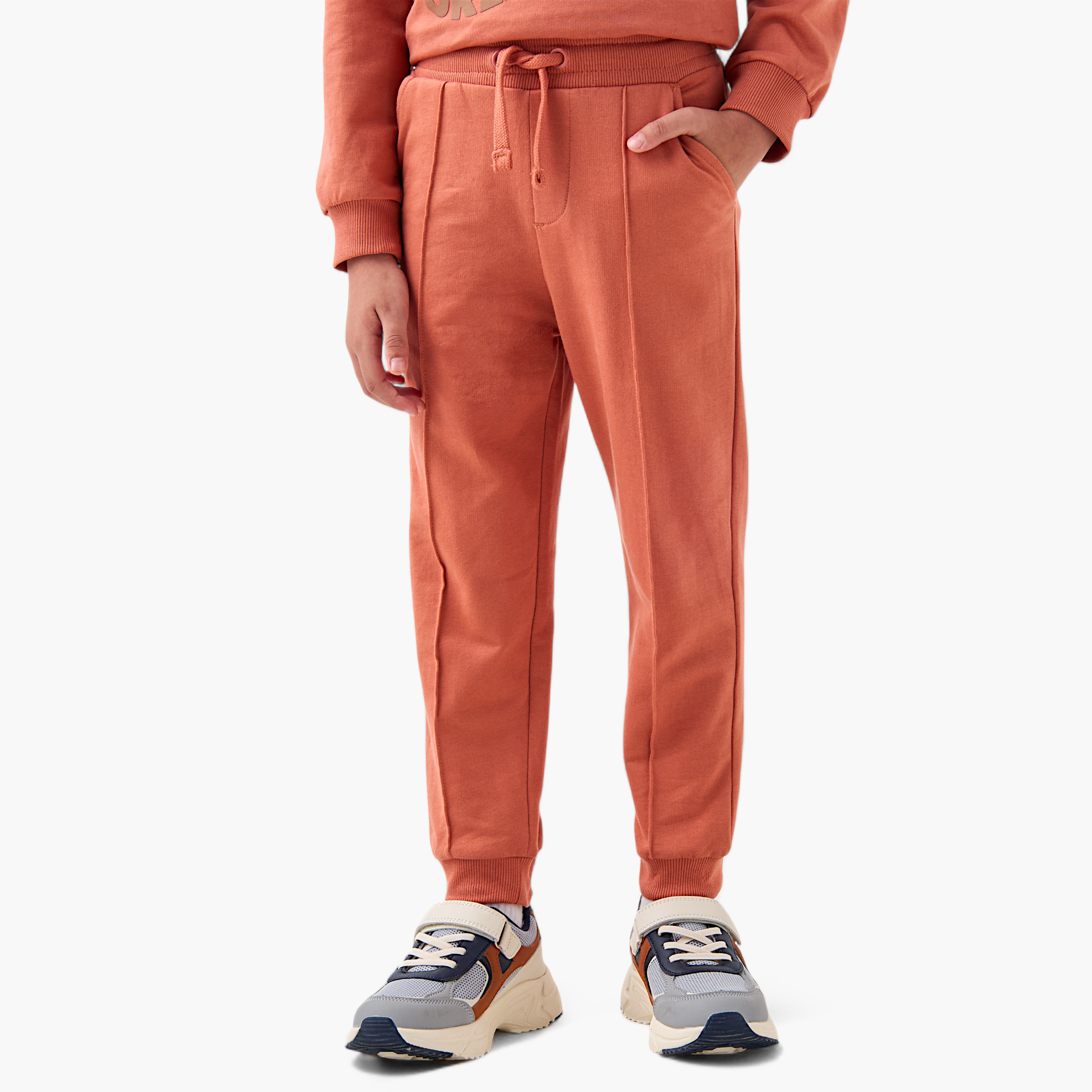 بنطلون رياضي سادة بجيوب ورباط إغلاق من جونيورز-boys-clothing-bottoms-joggersandtrackpants-image-1