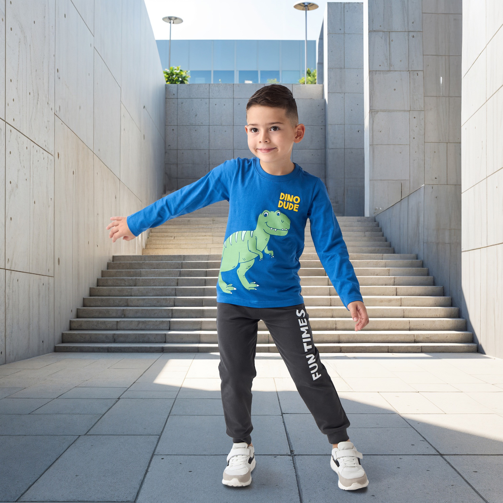 بنطلون رياضي بجيوب ورباط إغلاق وطبعات شعار من جونيورز-boys-clothing-bottoms-joggersandtrackpants-image-3