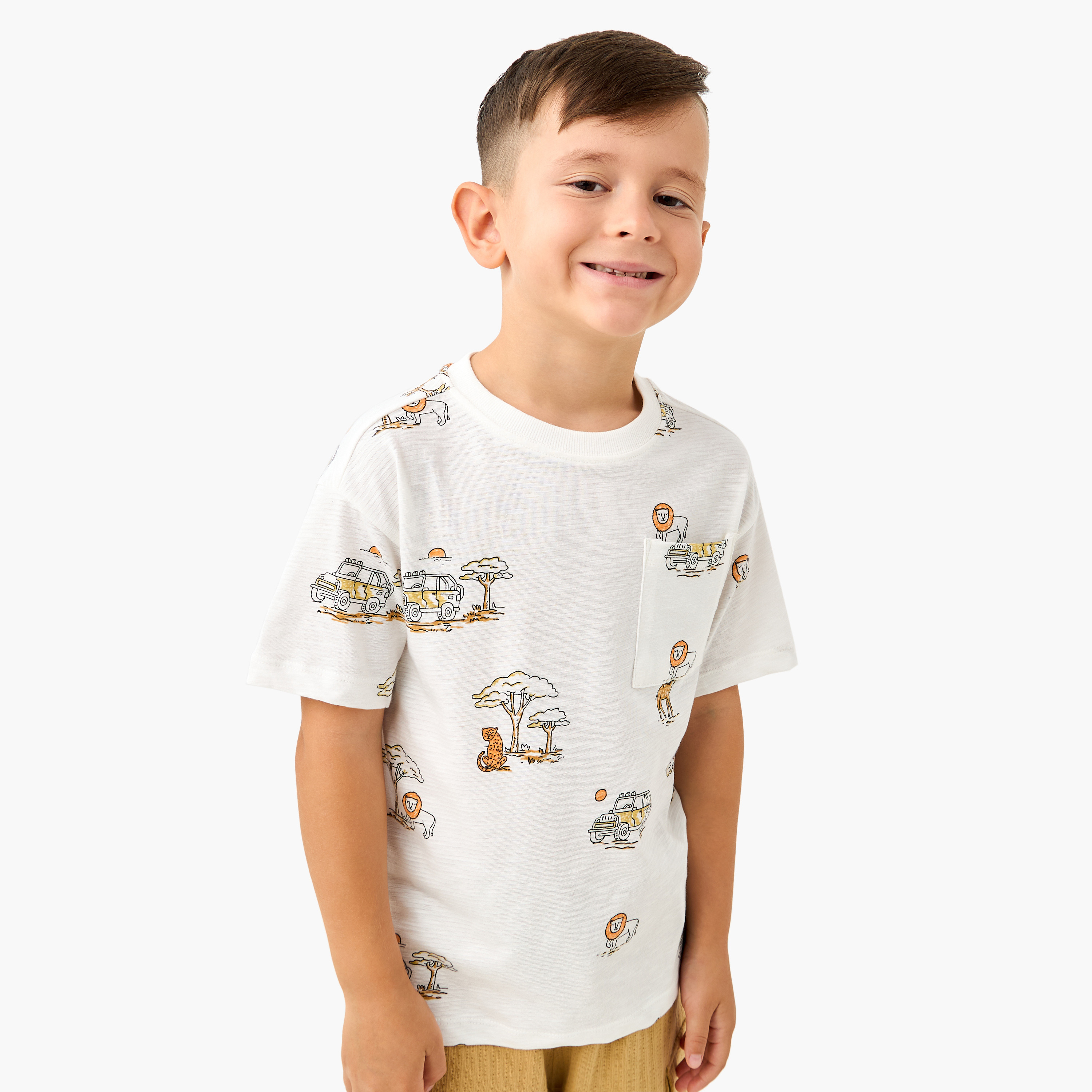 طقم شورت كارجو وتيشيرت بطبعات من جونيورز-boys-clothing-setsandcoords-image-2