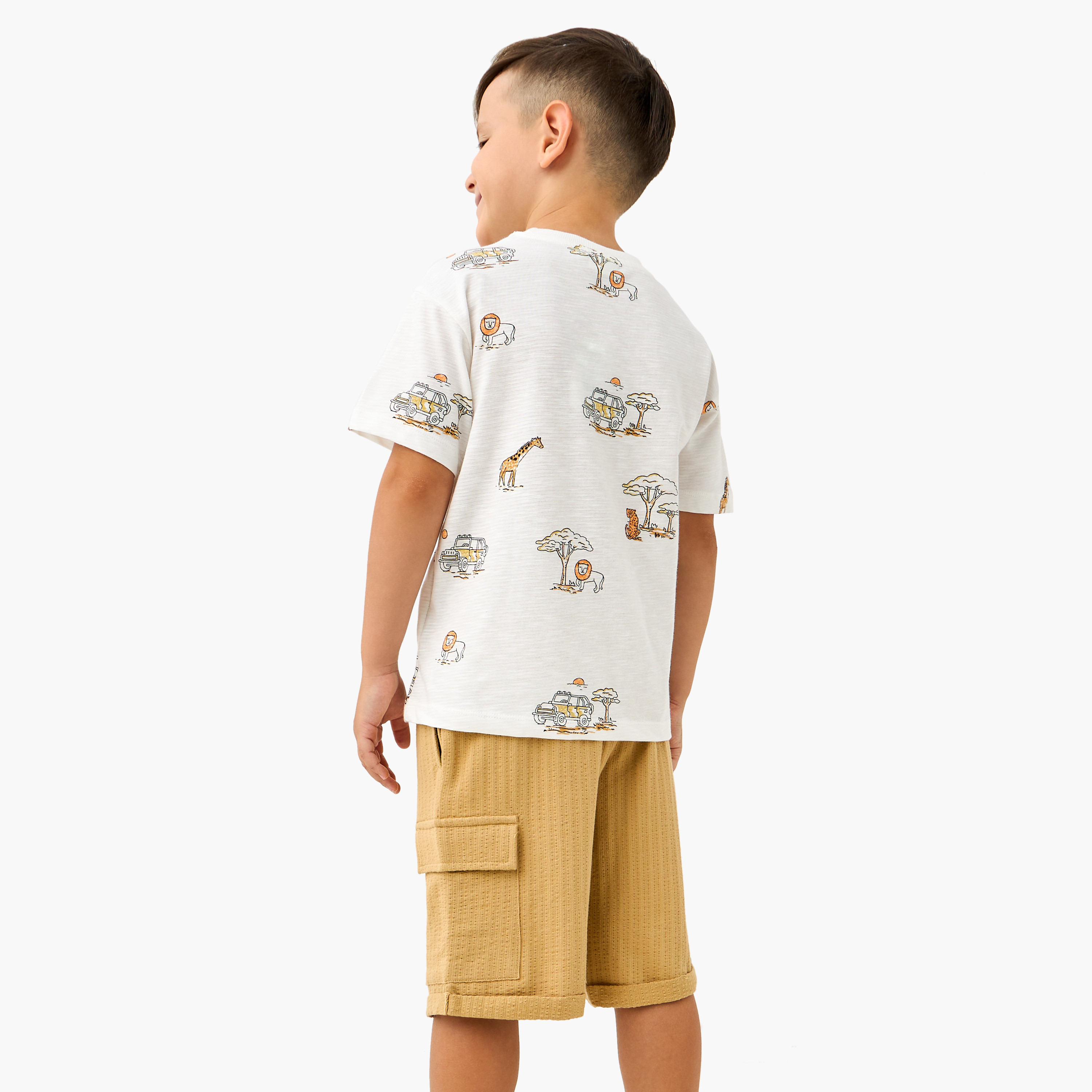 طقم شورت كارجو وتيشيرت بطبعات من جونيورز-boys-clothing-setsandcoords-image-4