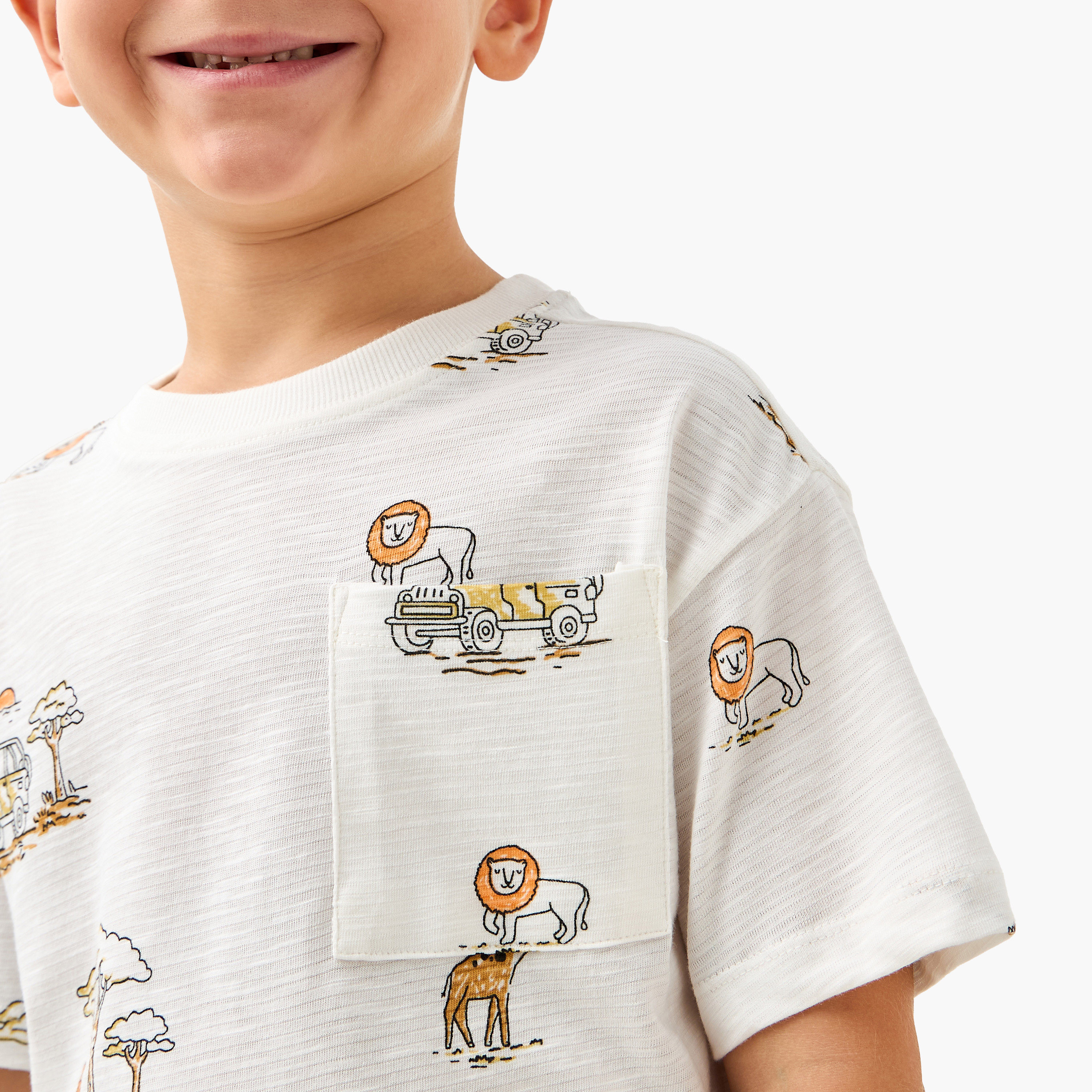 طقم شورت كارجو وتيشيرت بطبعات من جونيورز-boys-clothing-setsandcoords-image-5