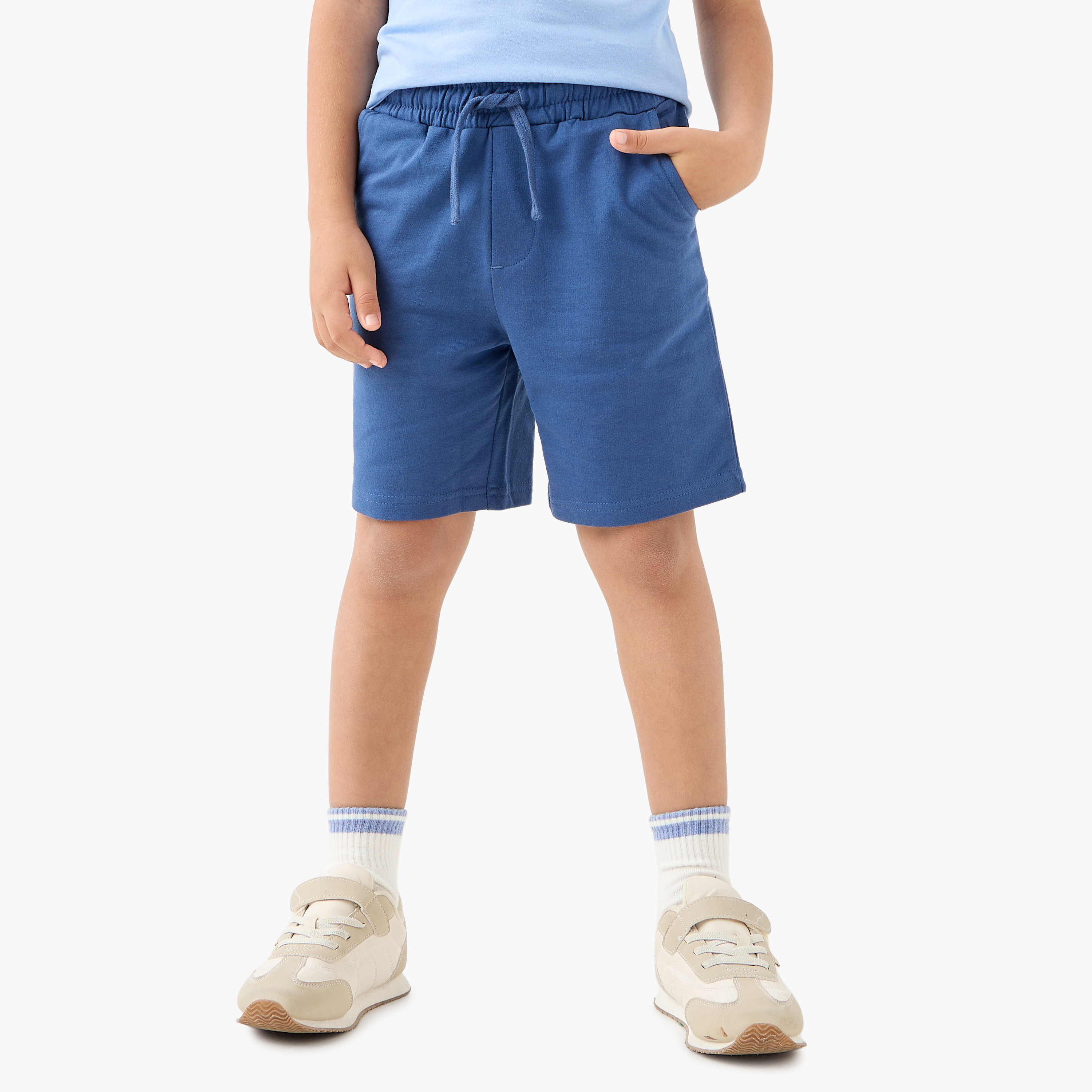 طقم تيشيرت بياقة ضيقة وشورت بطبعات 3 قطع من جونيورز-boys-clothing-setsandcoords-image-3