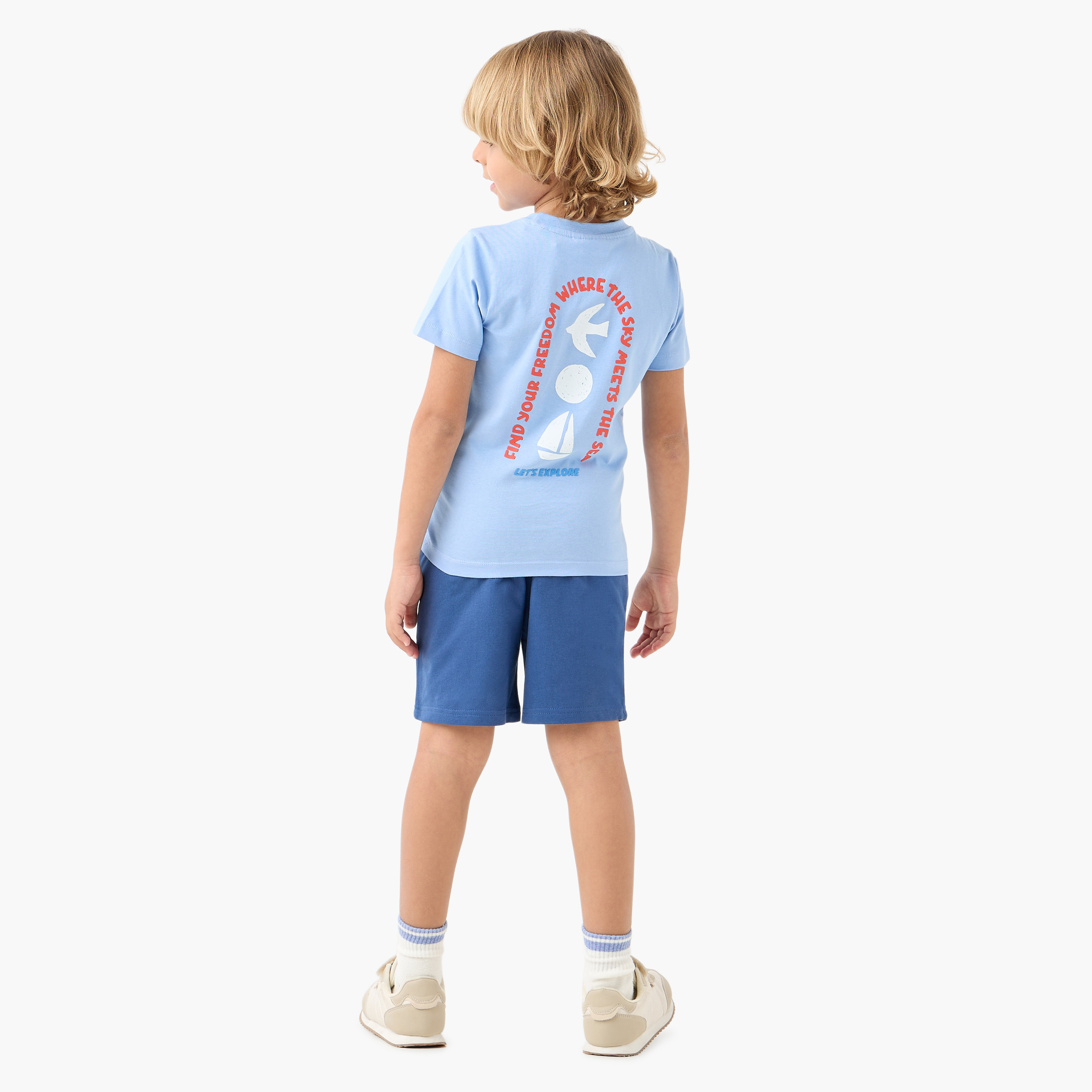 طقم تيشيرت بياقة ضيقة وشورت بطبعات 3 قطع من جونيورز-boys-clothing-setsandcoords-image-4