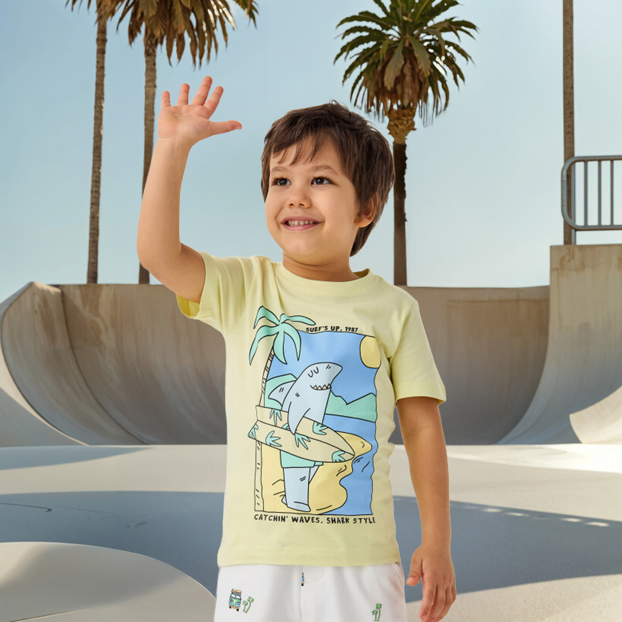 شورت بطبعات مع تيشيرتات من جونيورز-boys-clothing-setsandcoords-image-3