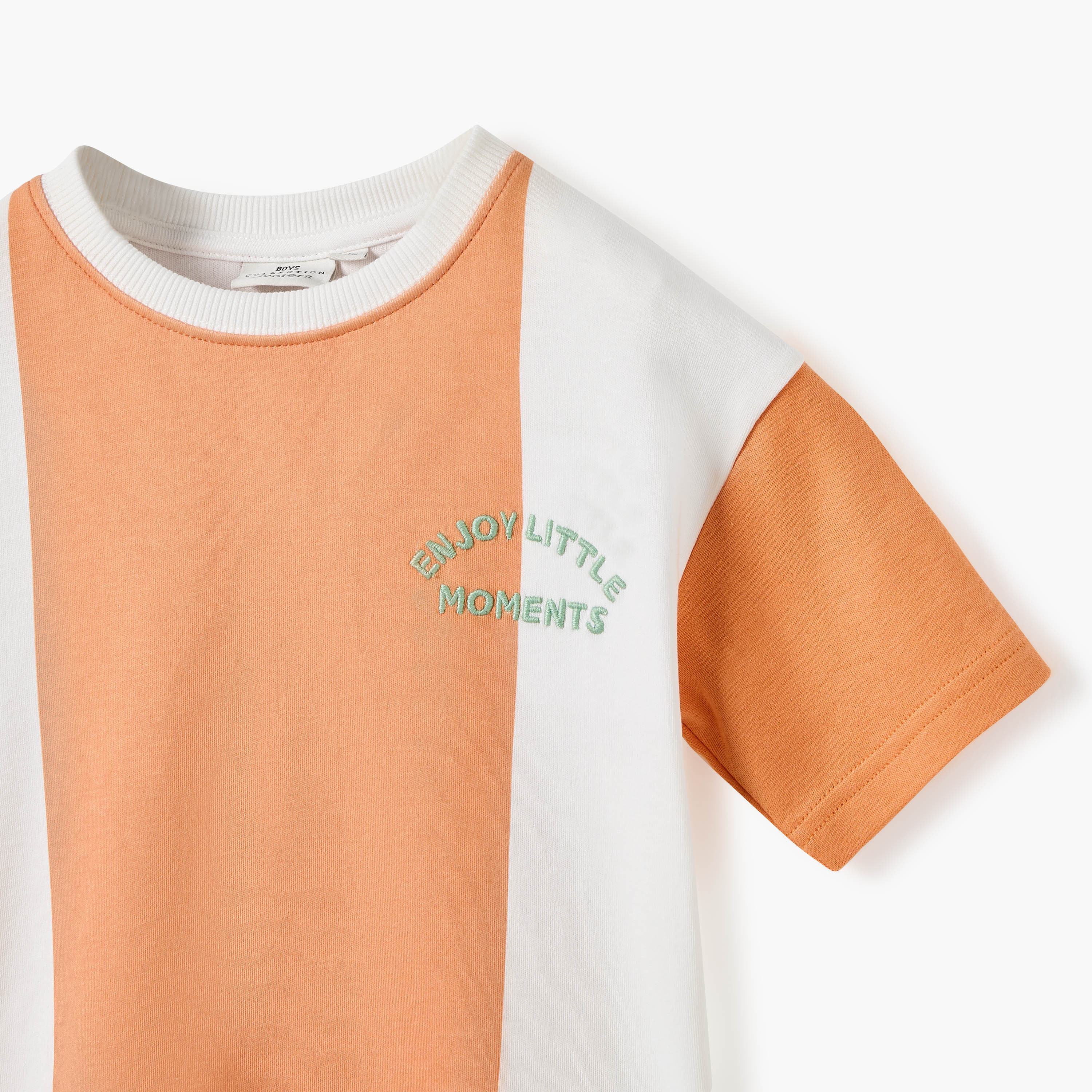 طقم تيشيرت بقوالب ملونة وشورت من جونيورز-boys-clothing-setsandcoords-image-4