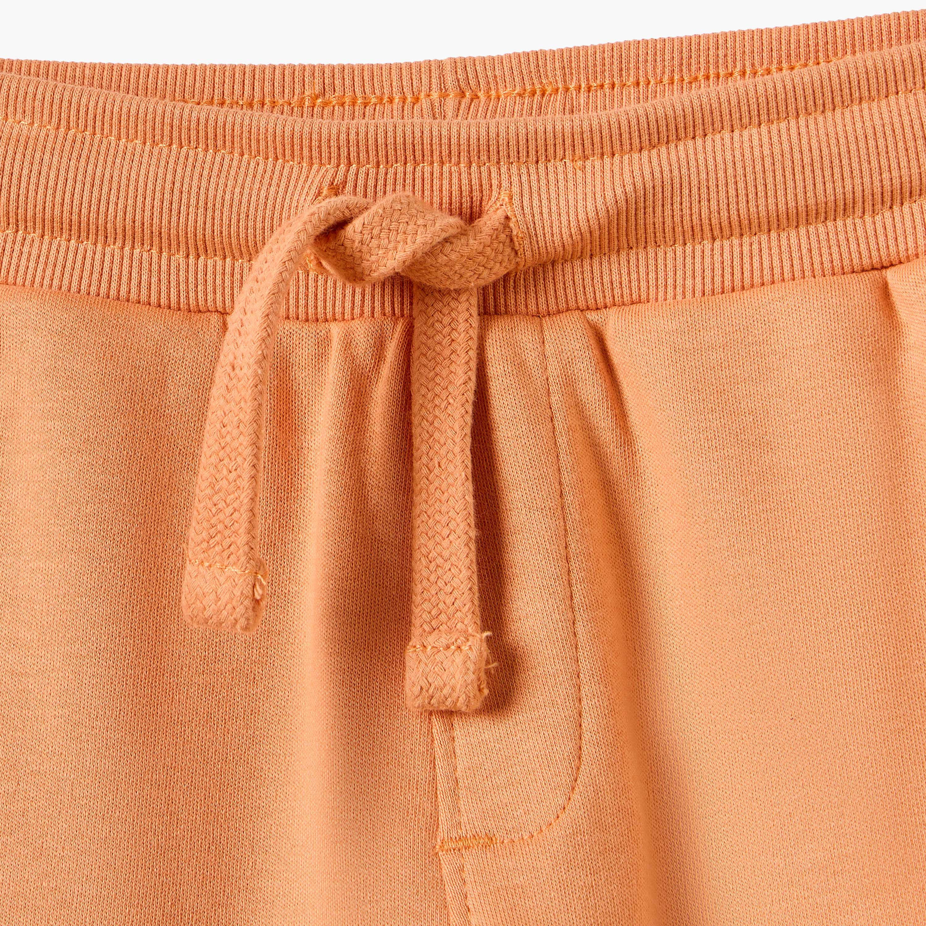 طقم تيشيرت بقوالب ملونة وشورت من جونيورز-boys-clothing-setsandcoords-image-6