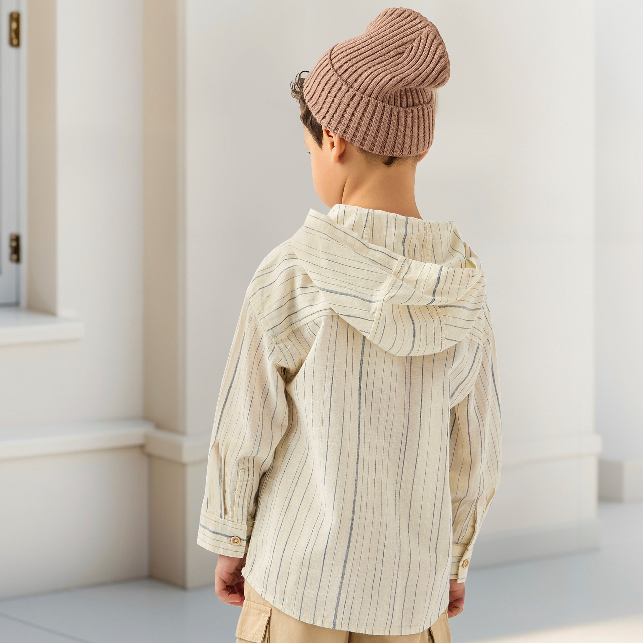 تيشيرت مخطط بقبعة وأكمام طويلة وأزرار إغلاق من جونيورز-boys-clothing-tshirtsandpolos-image-4