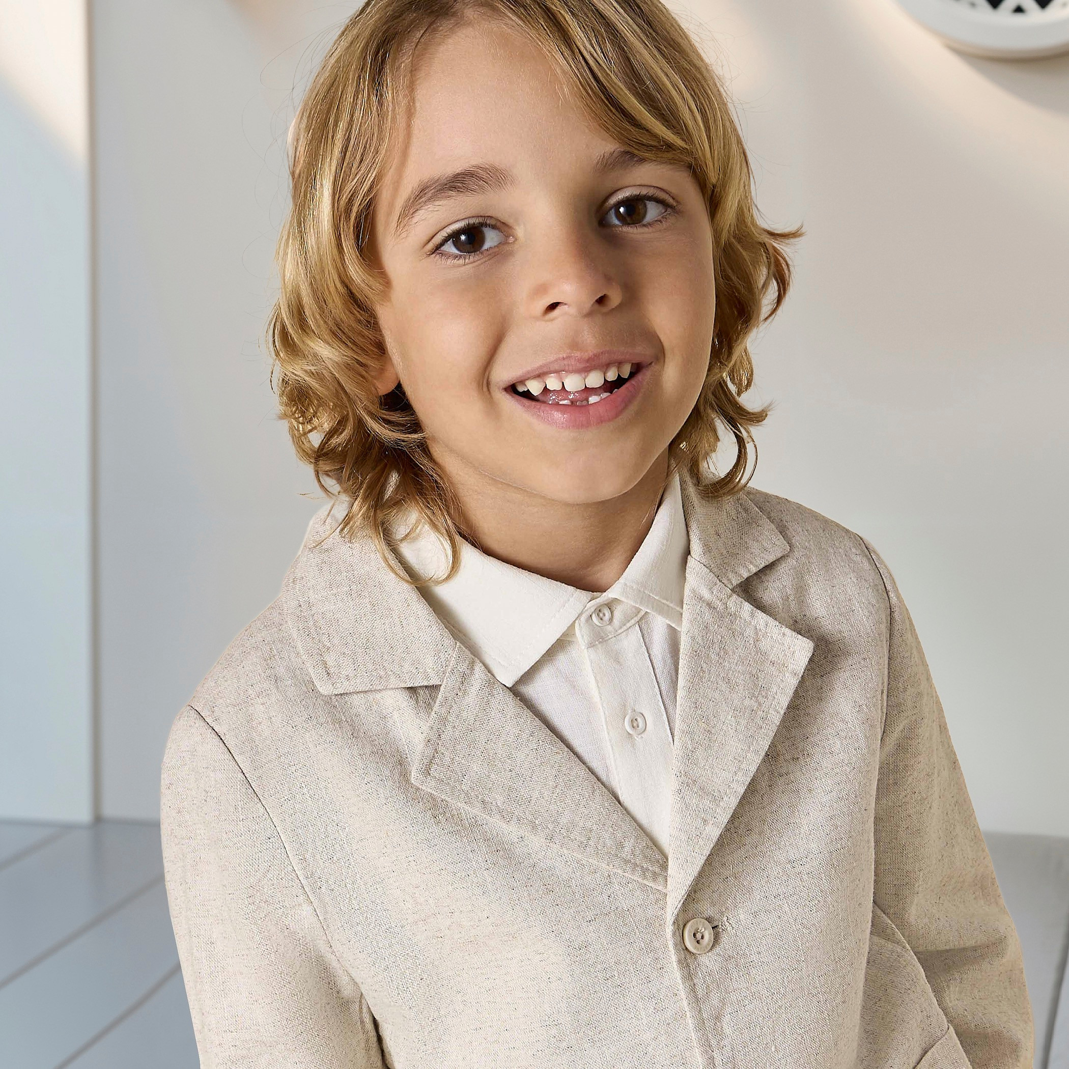 بليزر سادة بياقة مطويّة وجيوب من جونيورز-boys-clothing-jacketsandcoats-image-3