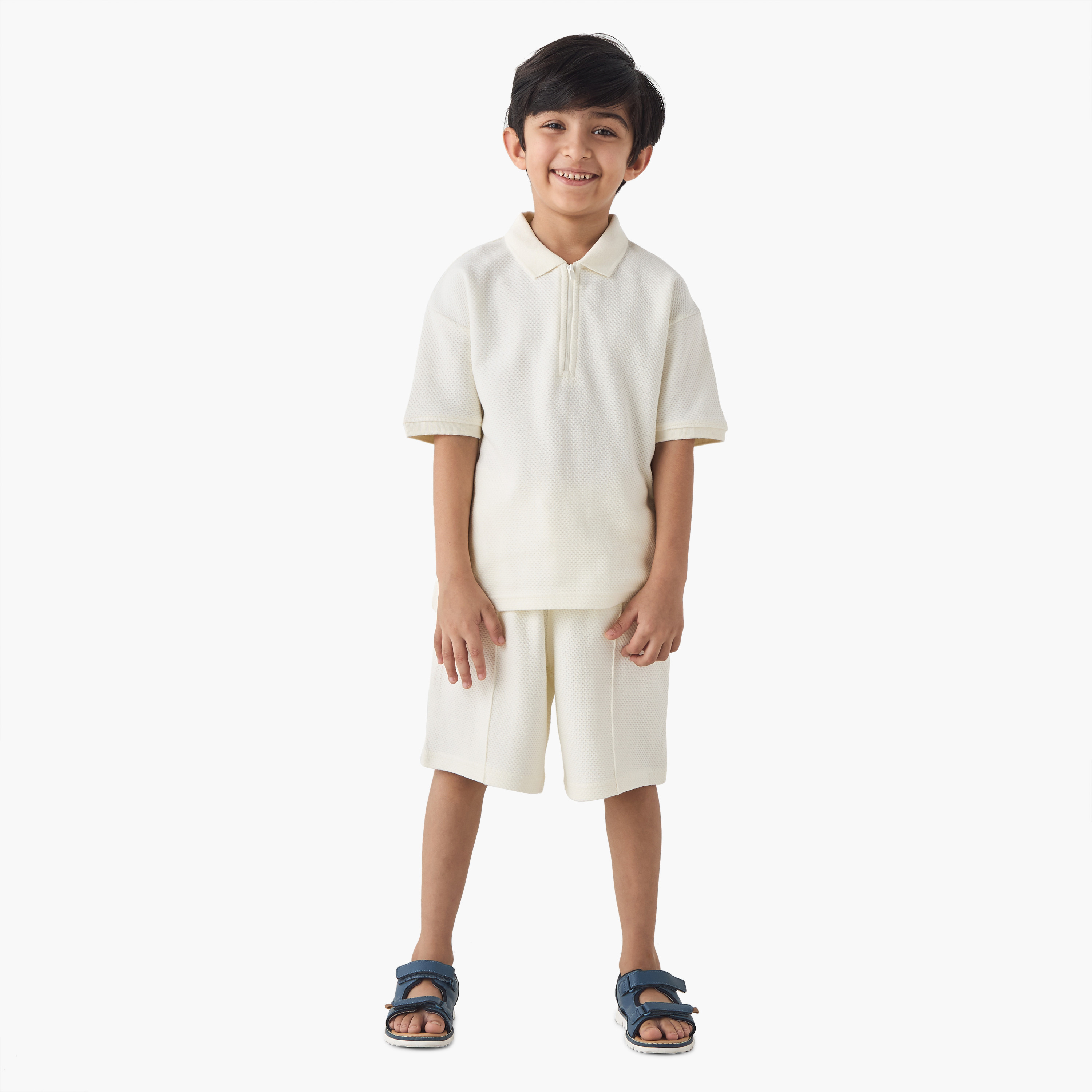 طقم تيشيرت بولو بارز الملمس وشورت من جونيورز-boys-clothing-setsandcoords-image-1