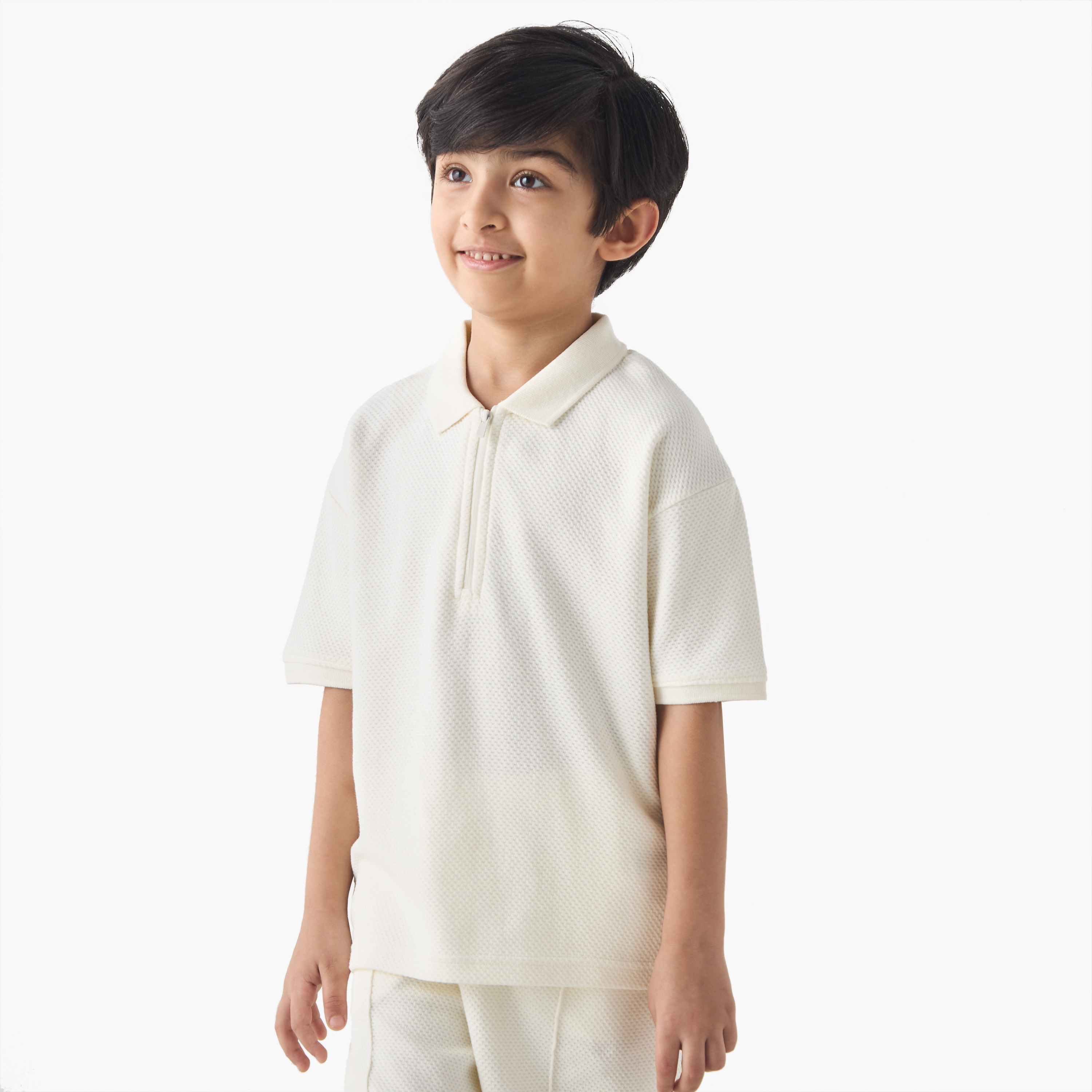 طقم تيشيرت بولو بارز الملمس وشورت من جونيورز-boys-clothing-setsandcoords-image-2