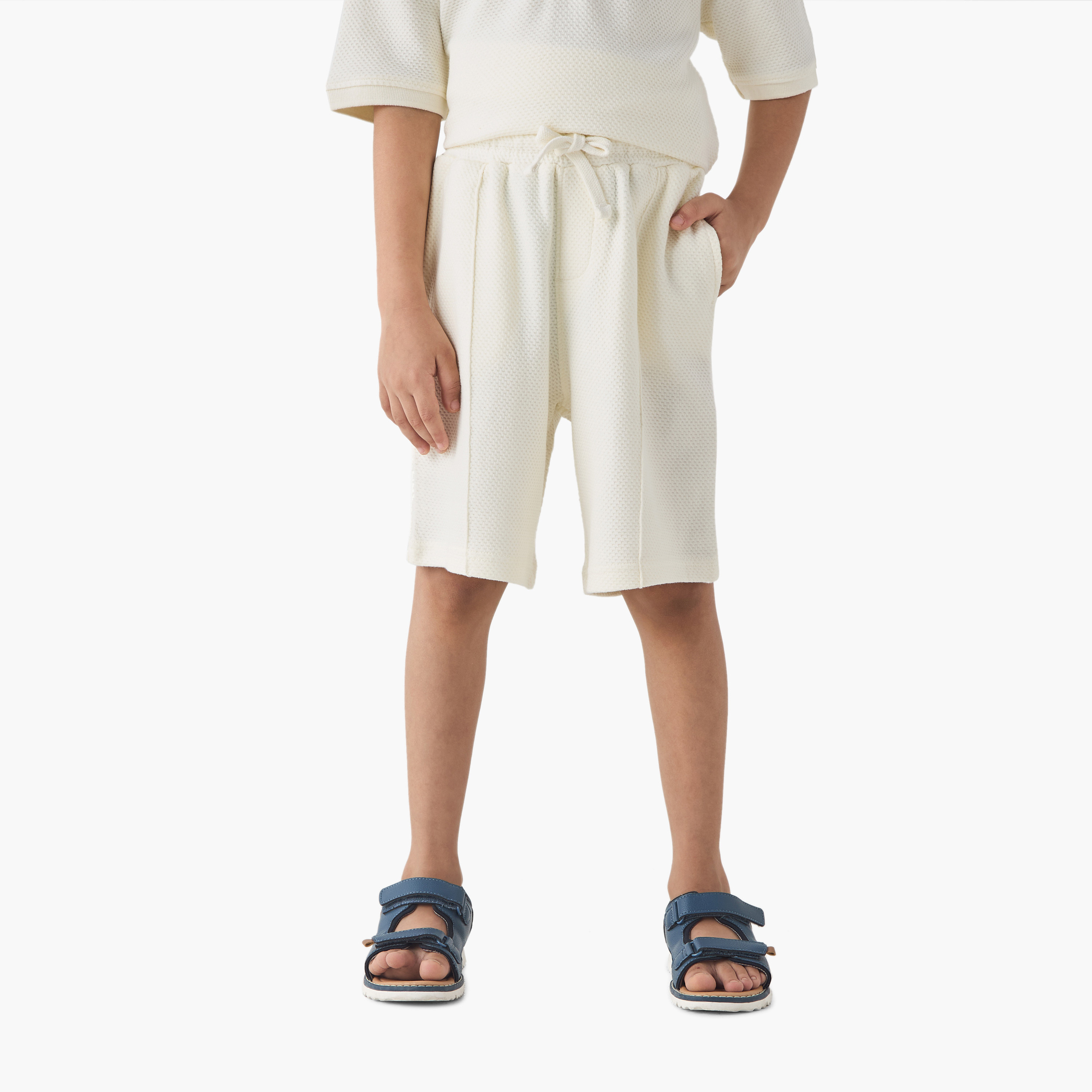 طقم تيشيرت بولو بارز الملمس وشورت من جونيورز-boys-clothing-setsandcoords-image-3