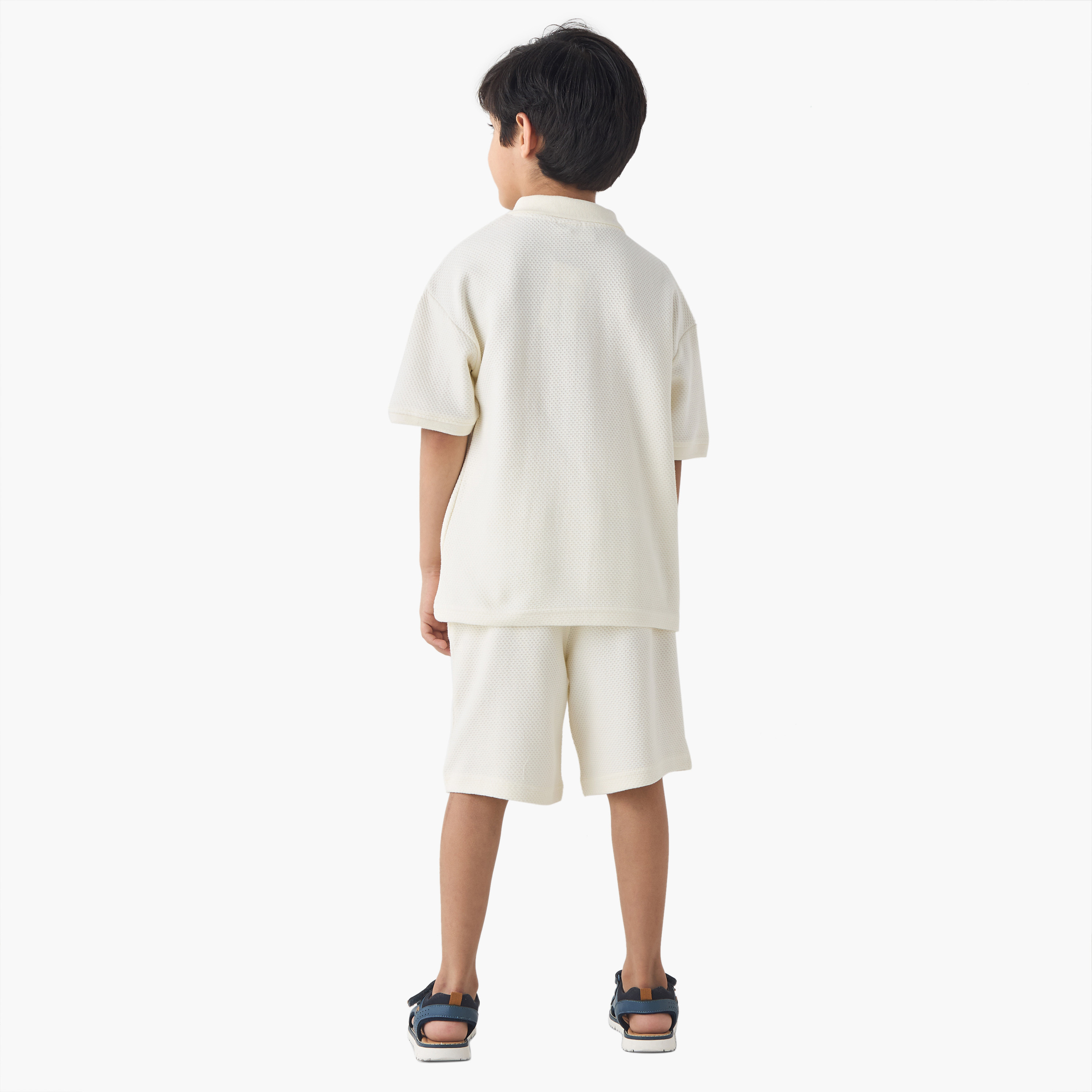 طقم تيشيرت بولو بارز الملمس وشورت من جونيورز-boys-clothing-setsandcoords-image-4