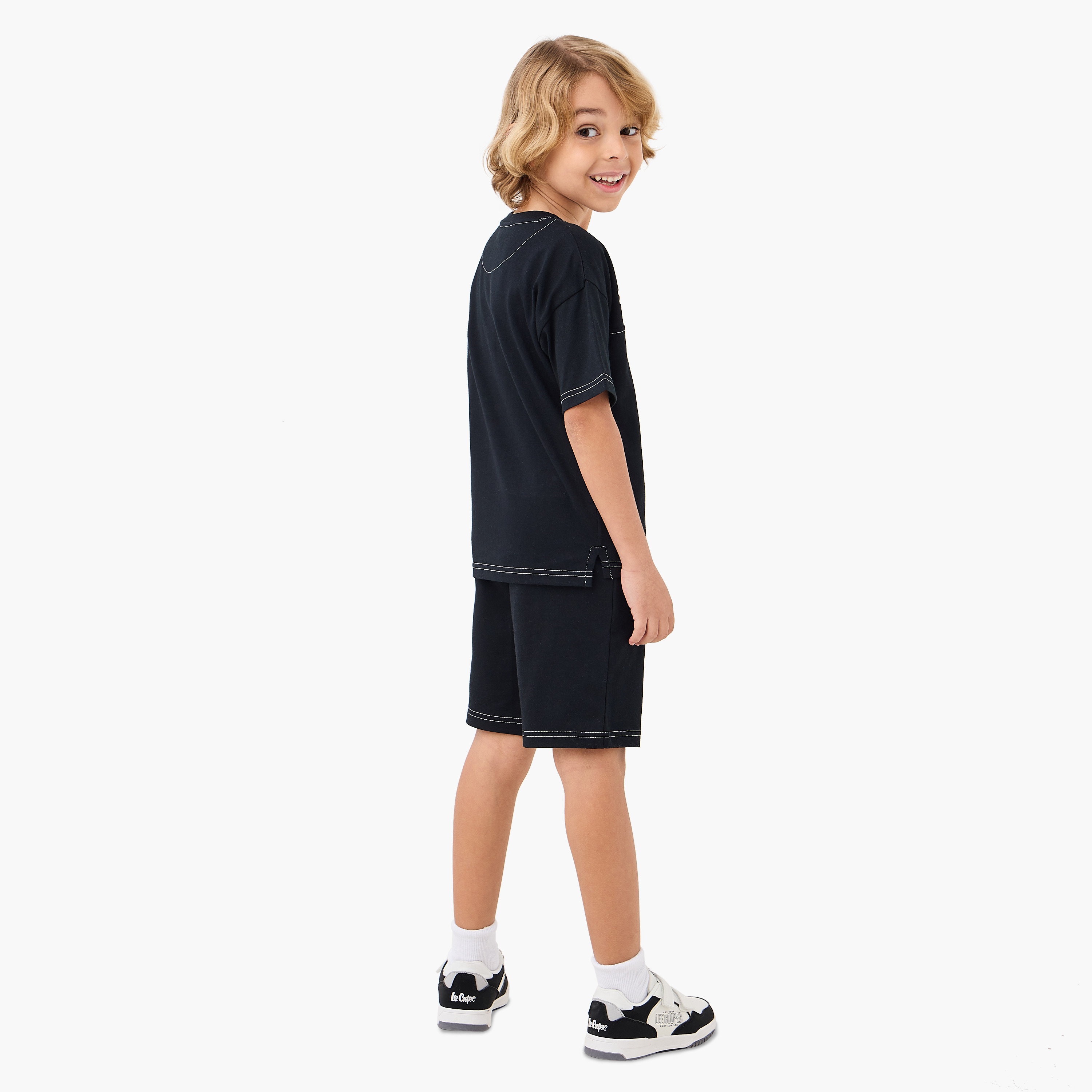 طقم تيشيرت وشورت بطبعات شعار إكس واي زد-baby-boys-clothing-sportswear-sets-image-4