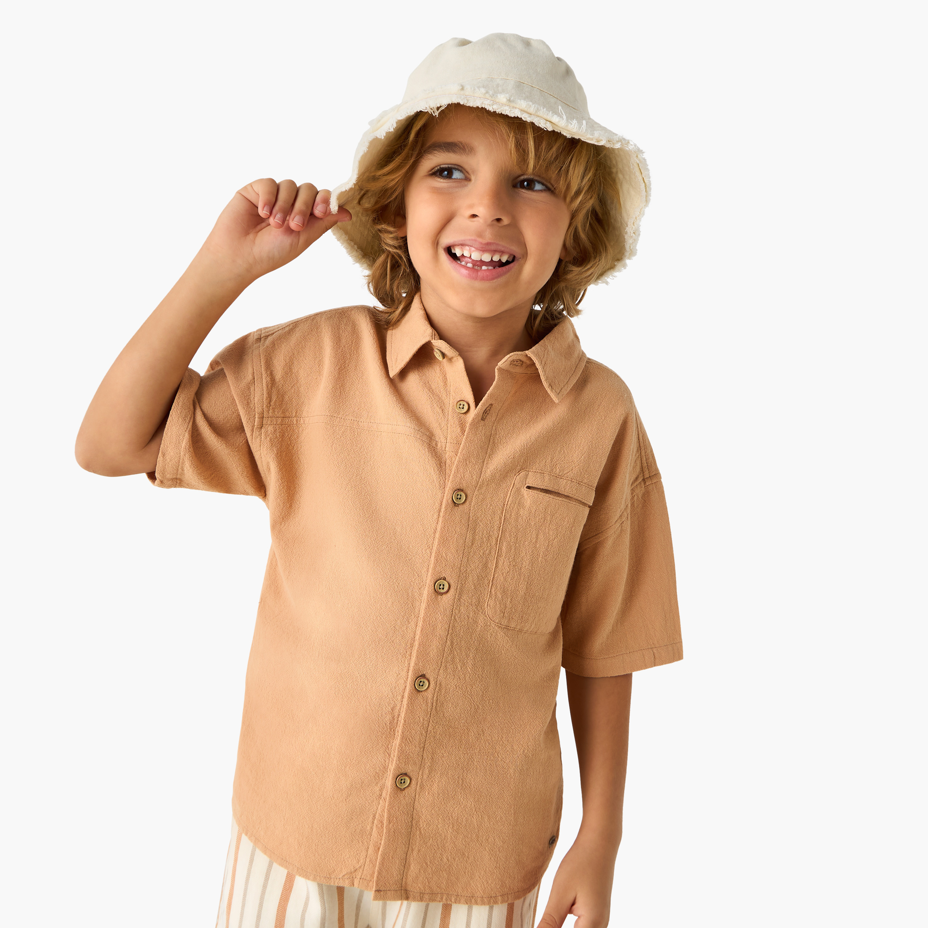 قميص بارز الملمس بياقة وأكمام قصيرة وجيوب-boys-clothing-shirts-image-4