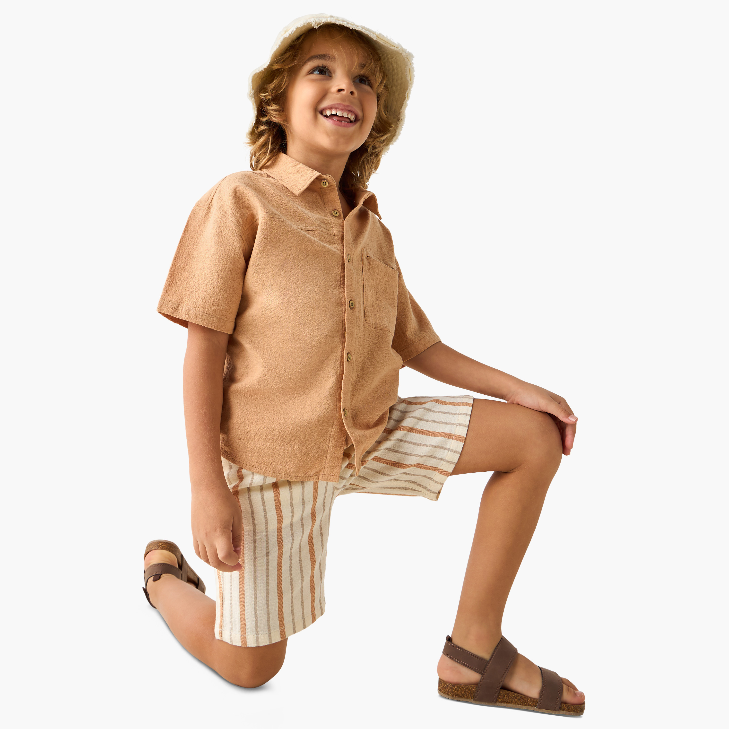 قميص بارز الملمس بياقة وأكمام قصيرة وجيوب-boys-clothing-shirts-image-3