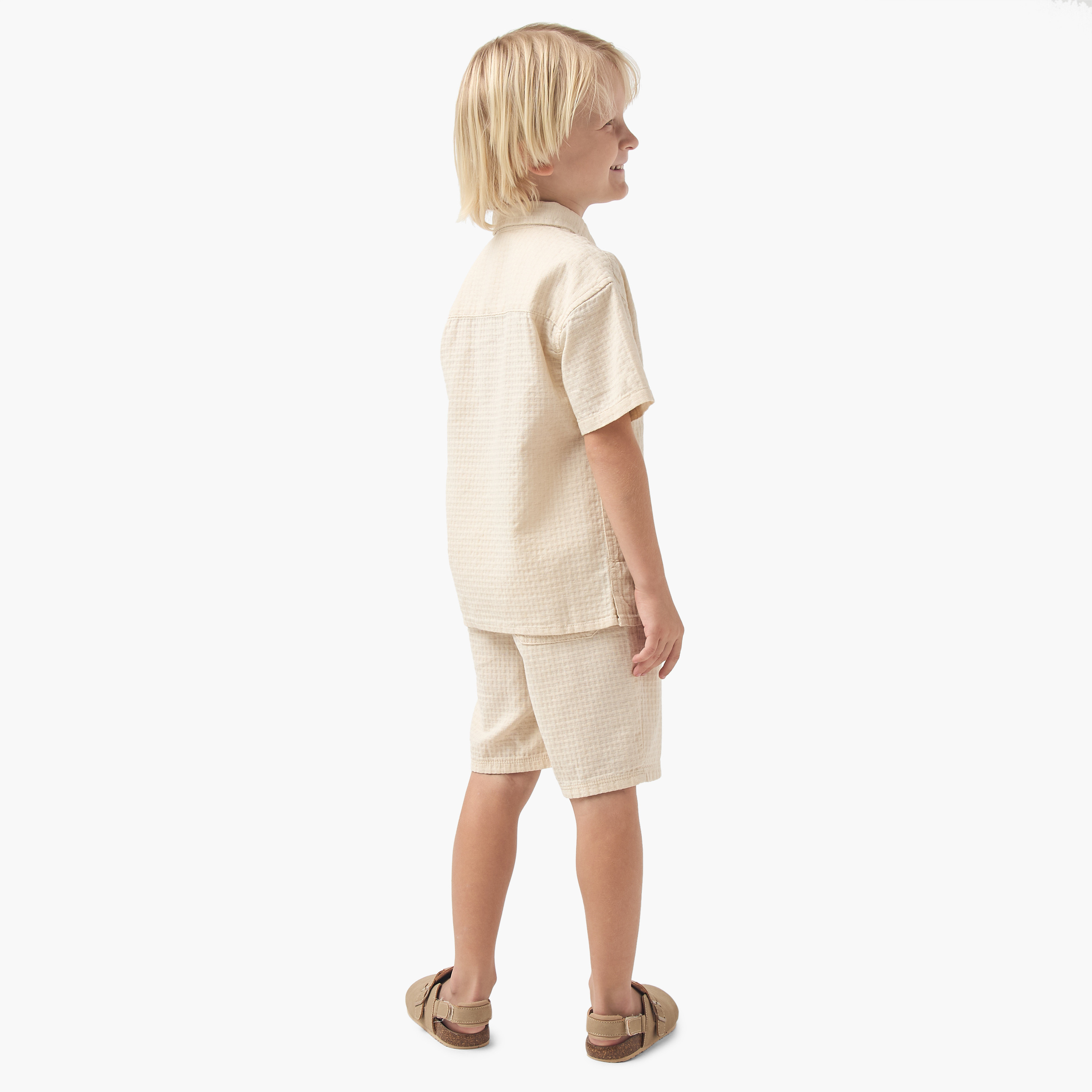 طقم شورت وقميص وافل بارز الملمس بياقة عادية-boys-clothing-setsandcoords-image-4