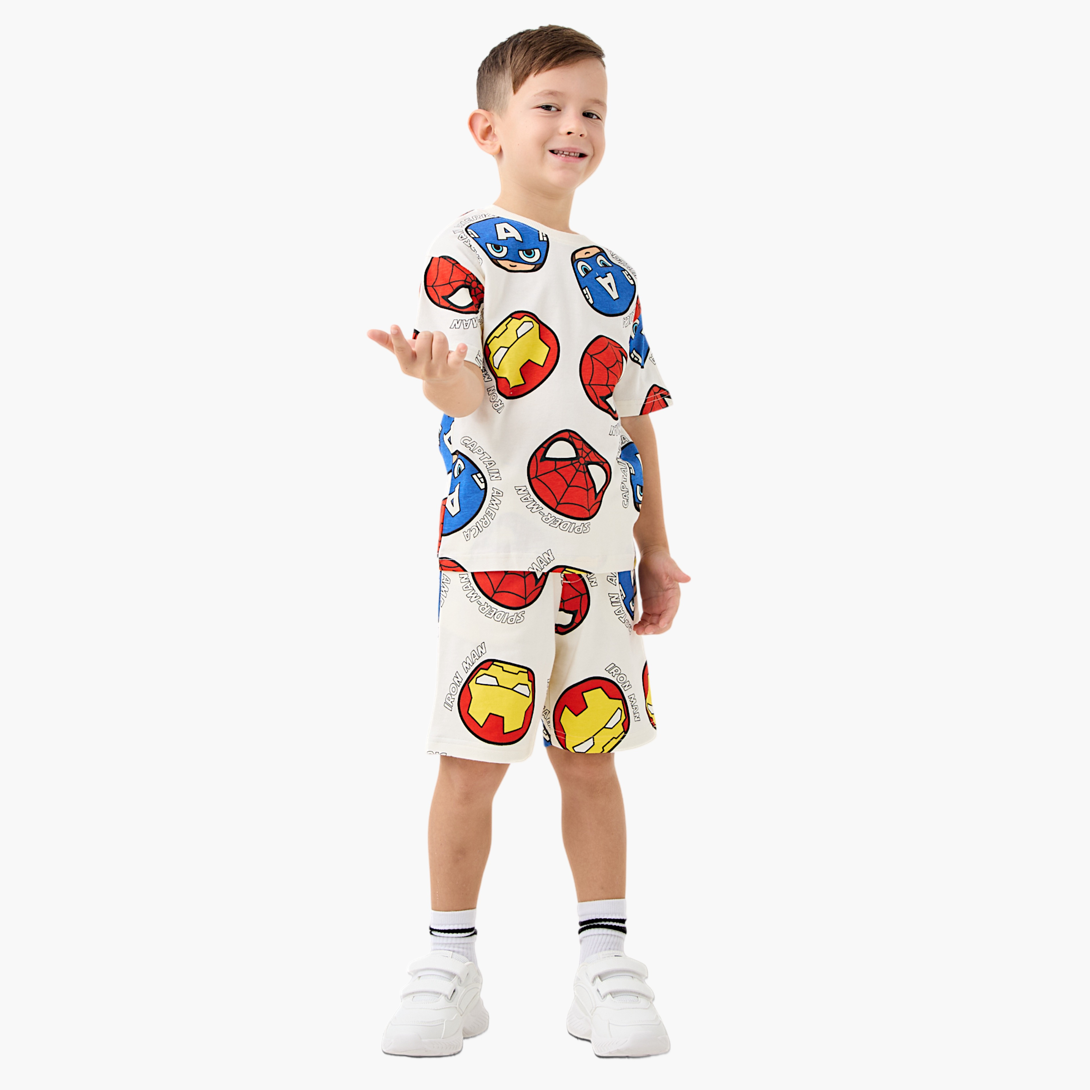 طقم شورت وتيشيرت بطبعات أفينجيرز-boys-clothing-setsandcoords-image-1