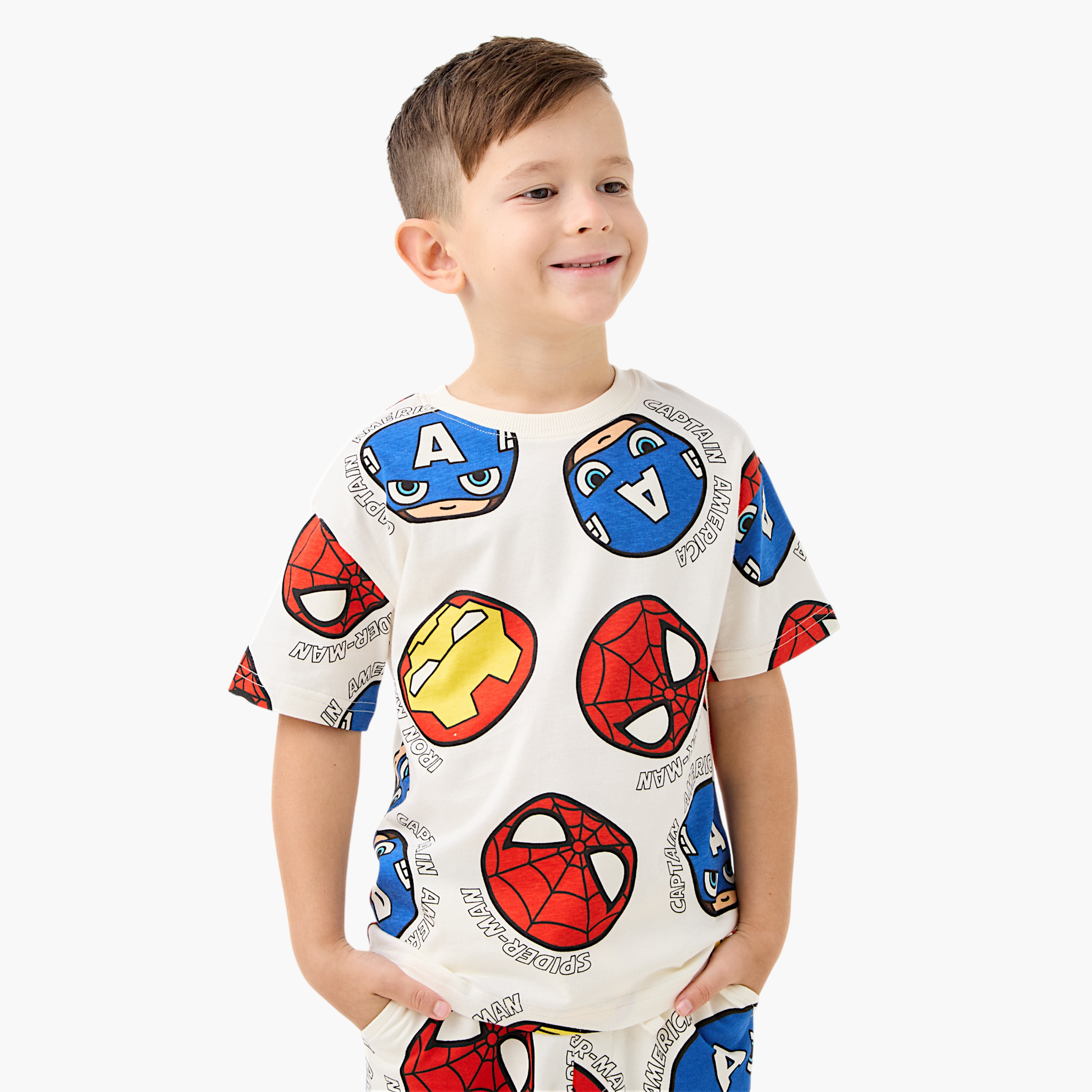 طقم شورت وتيشيرت بطبعات أفينجيرز-boys-clothing-setsandcoords-image-3
