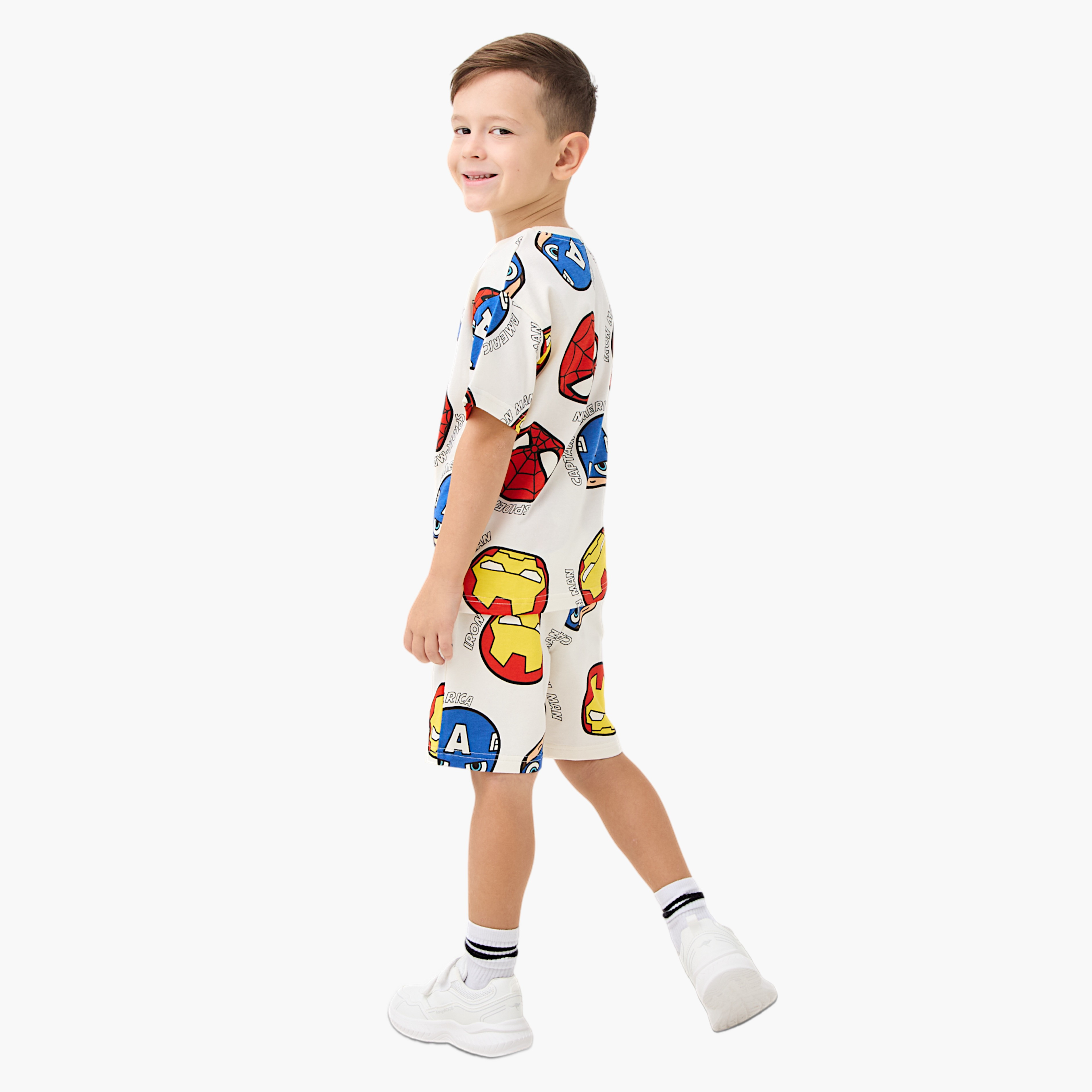 طقم شورت وتيشيرت بطبعات أفينجيرز-boys-clothing-setsandcoords-image-5